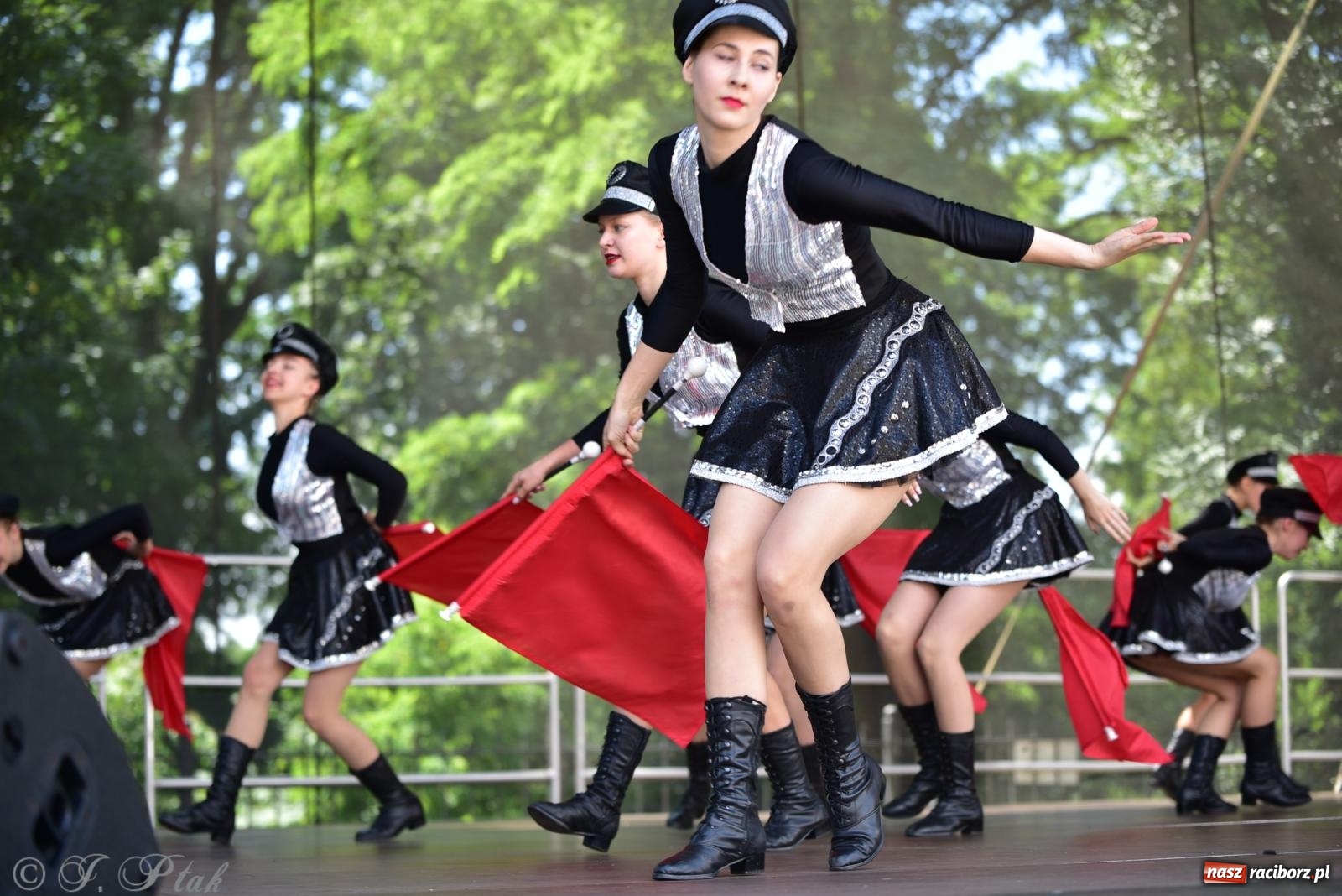 Zdjęcie w galerii na portalu naszraciborz.pl: IV raciborski Mażoretkowy Zawrót Głowy [FOTO i WIDEO] wiadomości z regionu