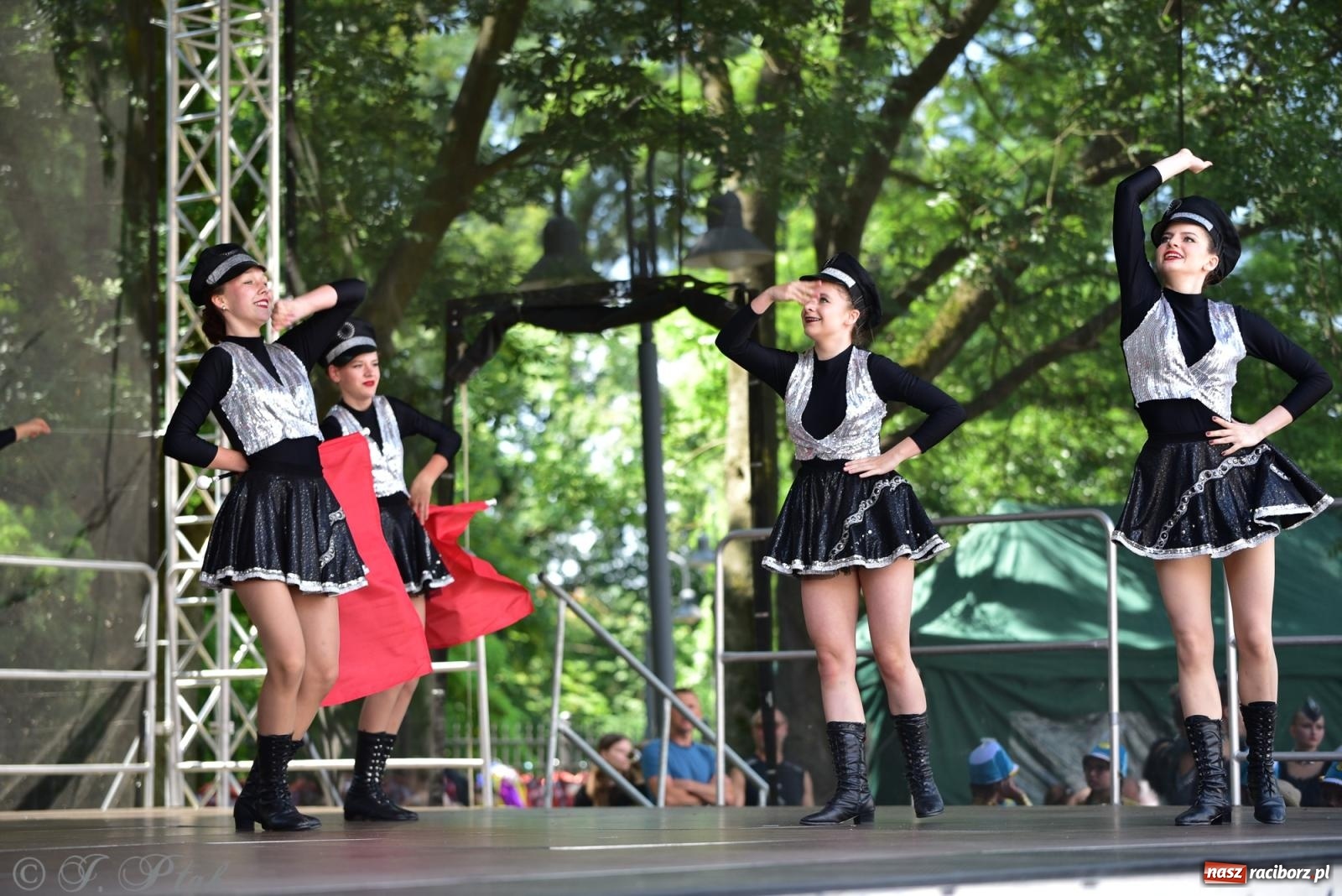 Zdjęcie w galerii na portalu naszraciborz.pl: IV raciborski Mażoretkowy Zawrót Głowy [FOTO i WIDEO] wiadomości z regionu