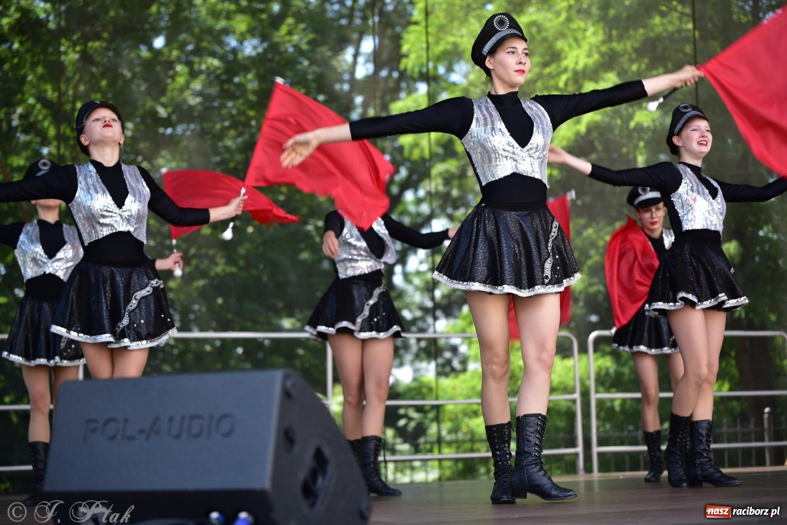 Zdjęcie w galerii na portalu naszraciborz.pl: IV raciborski Mażoretkowy Zawrót Głowy [FOTO i WIDEO] wiadomości z regionu