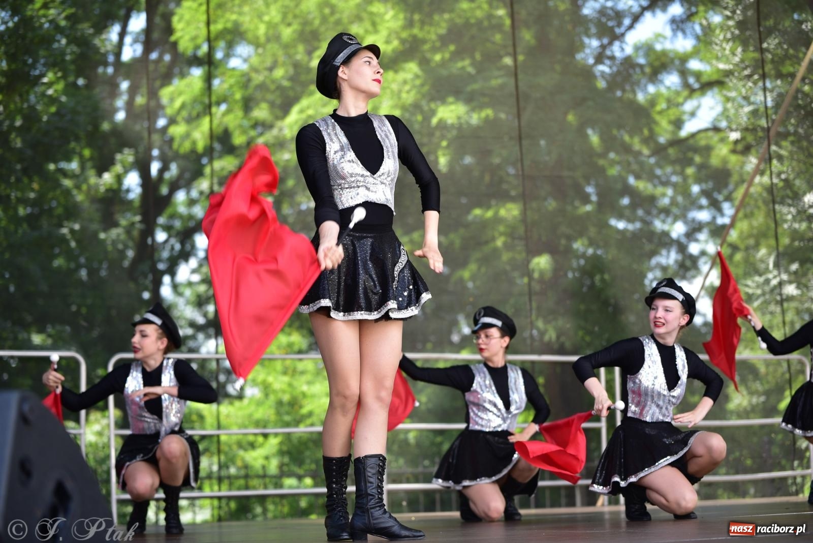 Zdjęcie w galerii na portalu naszraciborz.pl: IV raciborski Mażoretkowy Zawrót Głowy [FOTO i WIDEO] wiadomości z regionu