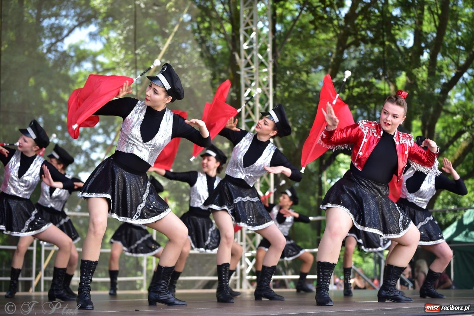Zdjęcie w galerii na portalu naszraciborz.pl: IV raciborski Mażoretkowy Zawrót Głowy [FOTO i WIDEO] wiadomości z regionu