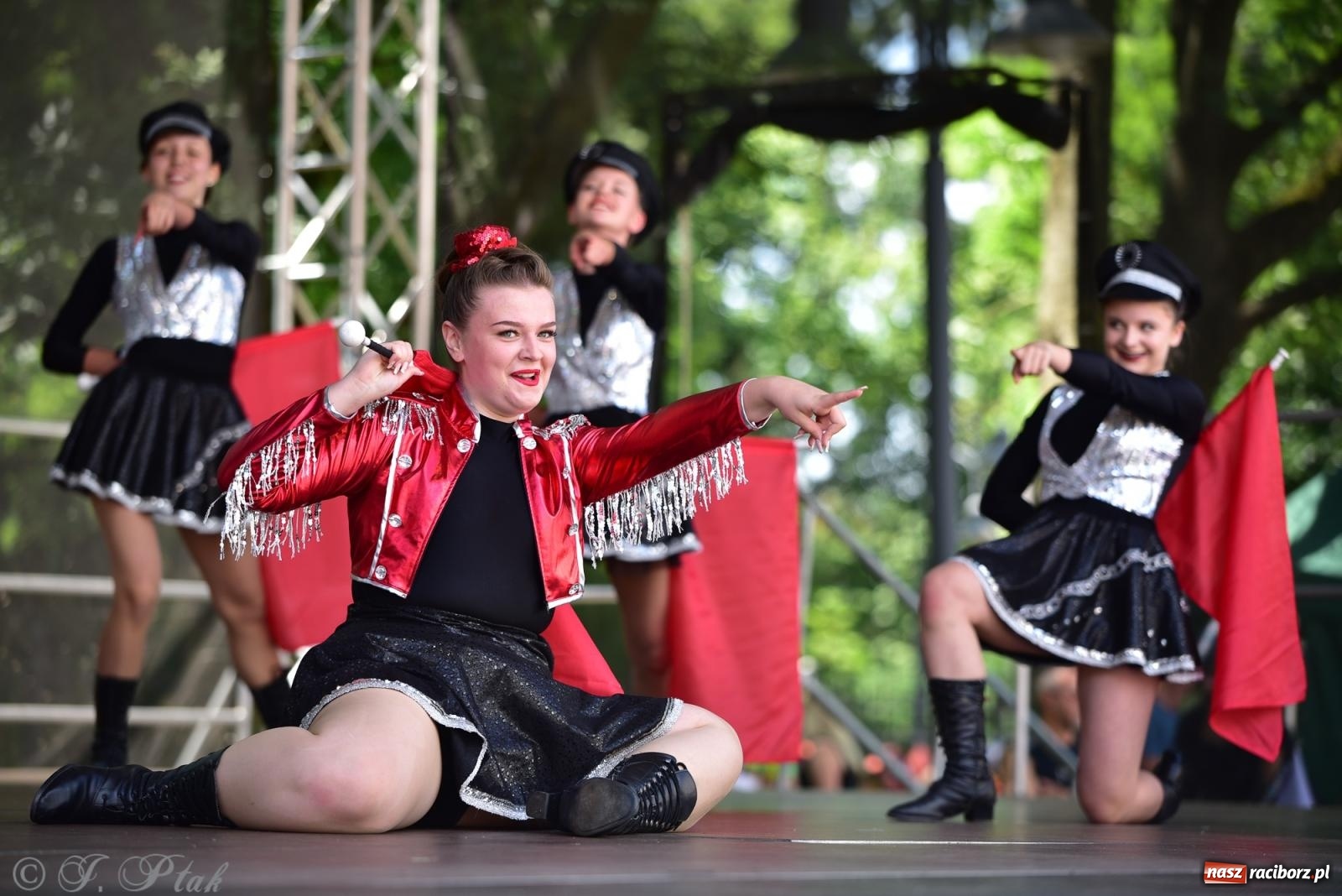 Zdjęcie w galerii na portalu naszraciborz.pl: IV raciborski Mażoretkowy Zawrót Głowy [FOTO i WIDEO] wiadomości z regionu