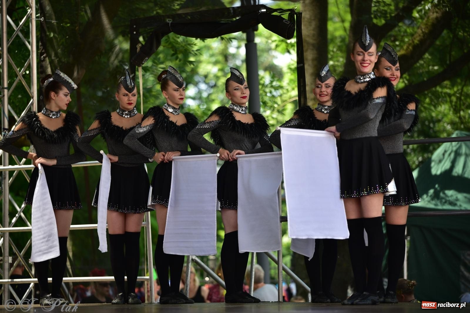 Zdjęcie w galerii na portalu naszraciborz.pl: IV raciborski Mażoretkowy Zawrót Głowy [FOTO i WIDEO] wiadomości z regionu