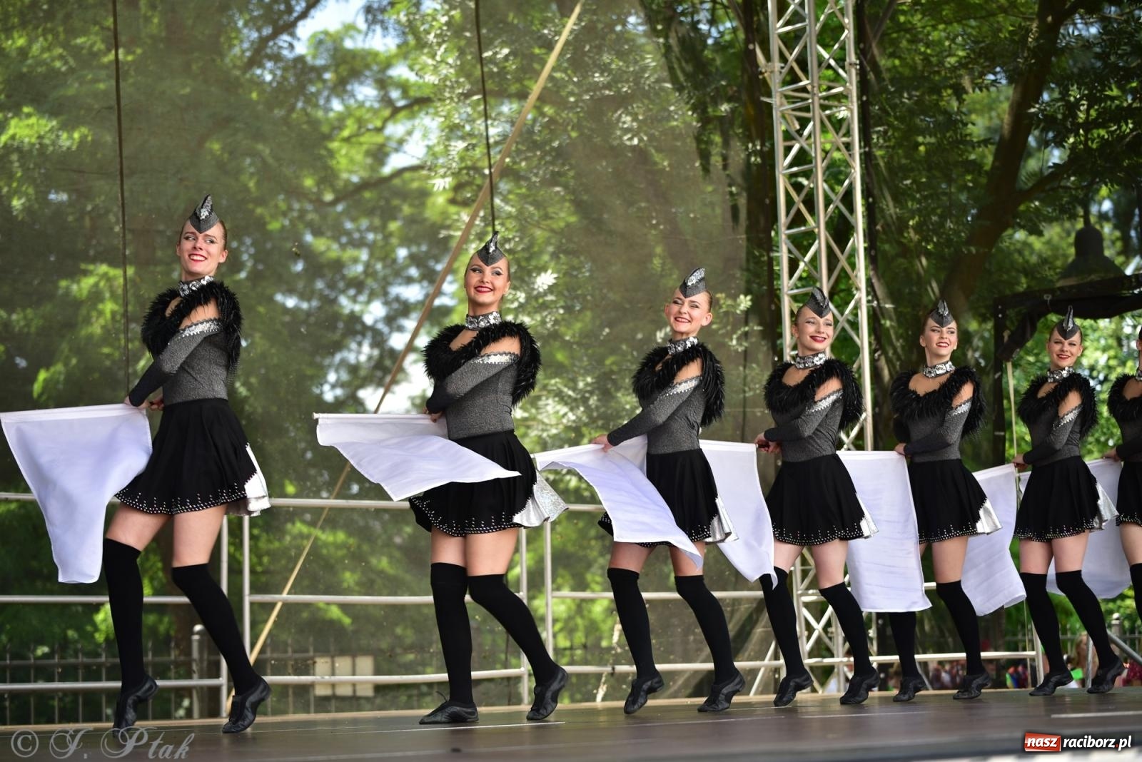 Zdjęcie w galerii na portalu naszraciborz.pl: IV raciborski Mażoretkowy Zawrót Głowy [FOTO i WIDEO] wiadomości z regionu