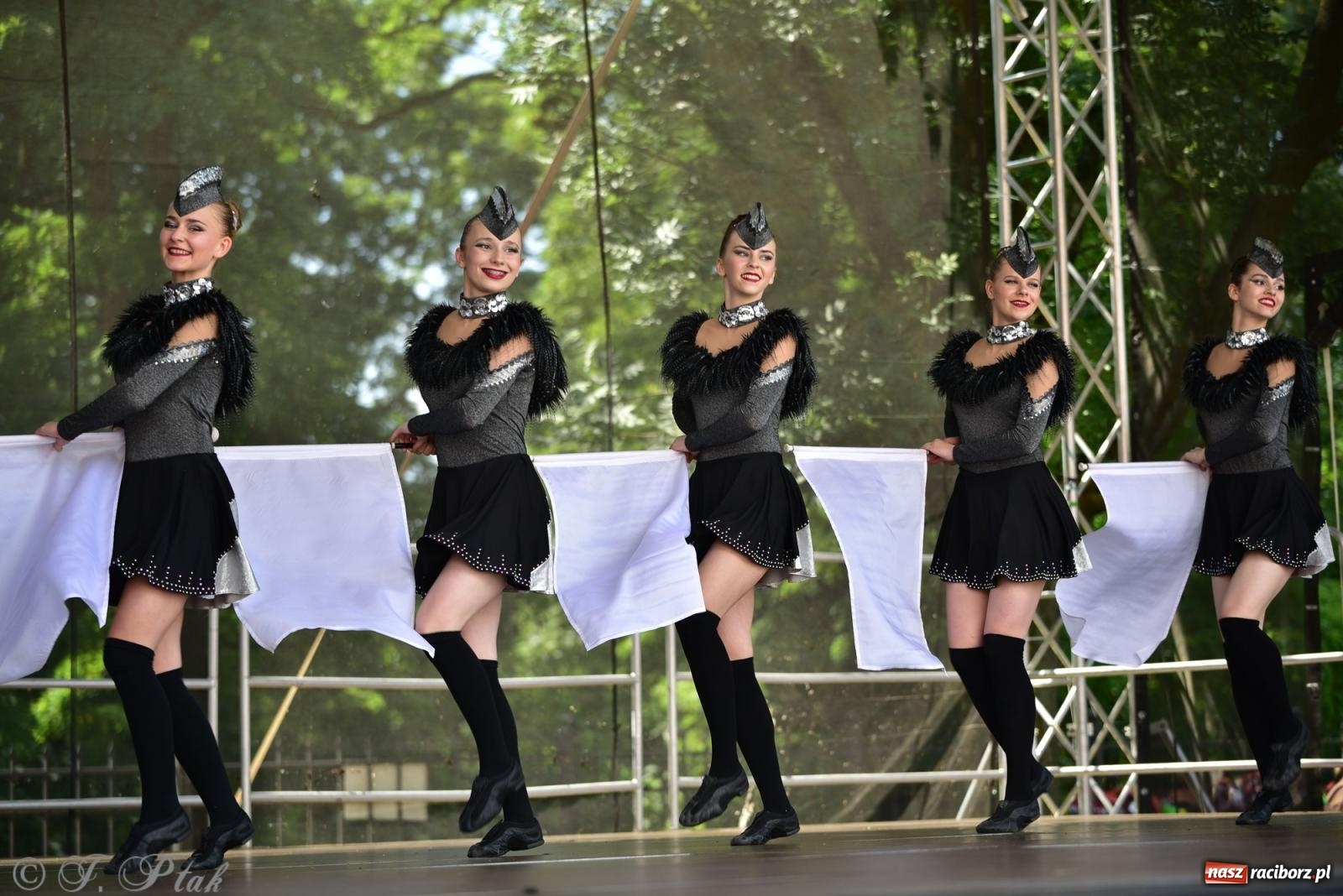 Zdjęcie w galerii na portalu naszraciborz.pl: IV raciborski Mażoretkowy Zawrót Głowy [FOTO i WIDEO] wiadomości z regionu