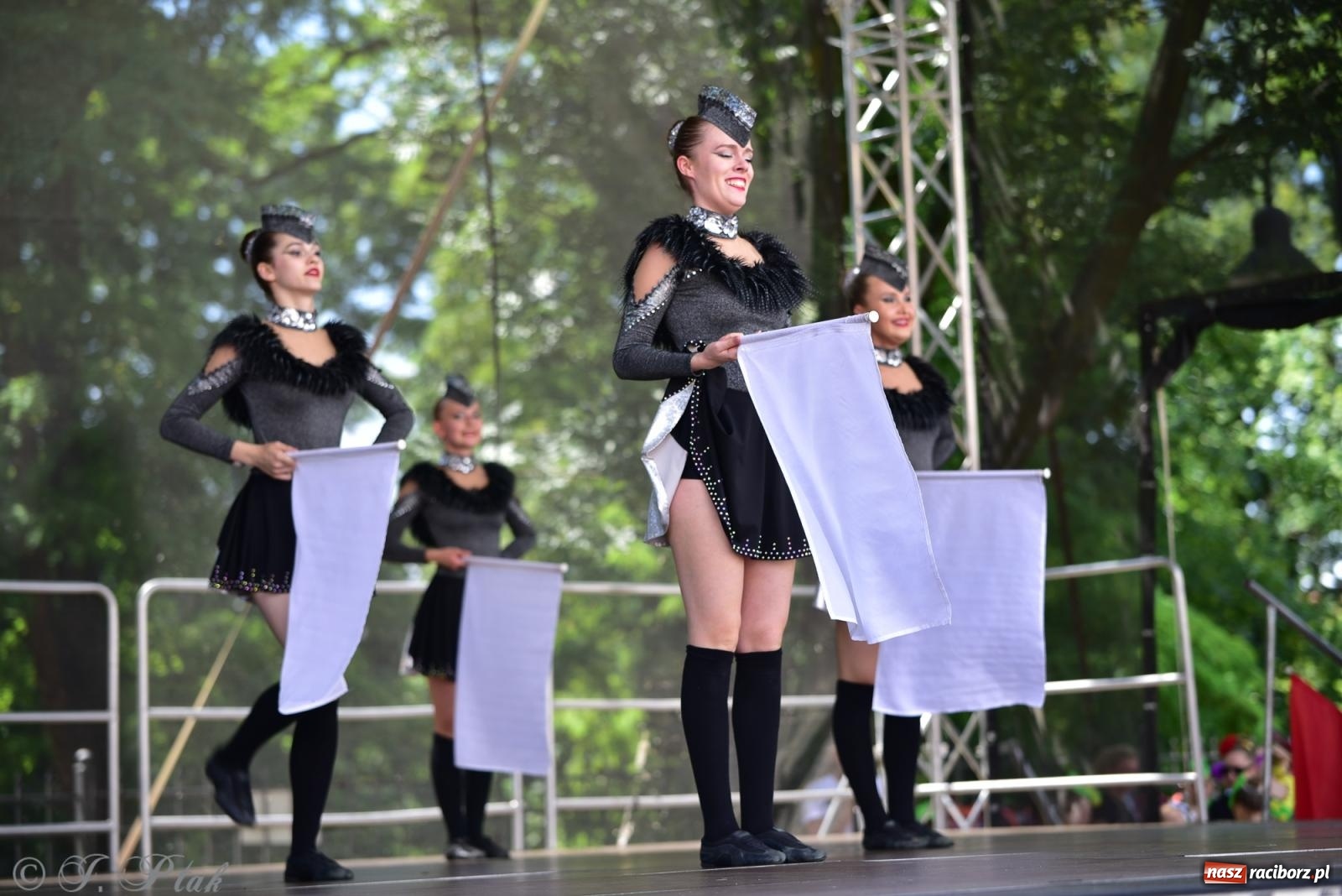 Zdjęcie w galerii na portalu naszraciborz.pl: IV raciborski Mażoretkowy Zawrót Głowy [FOTO i WIDEO] wiadomości z regionu
