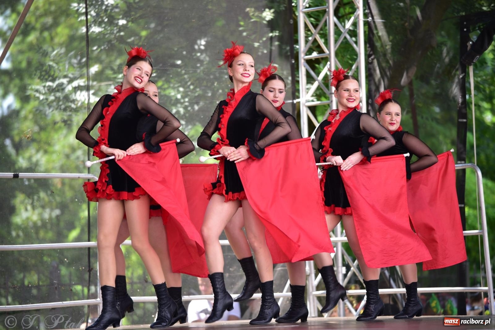 Zdjęcie w galerii na portalu naszraciborz.pl: IV raciborski Mażoretkowy Zawrót Głowy [FOTO i WIDEO] wiadomości z regionu