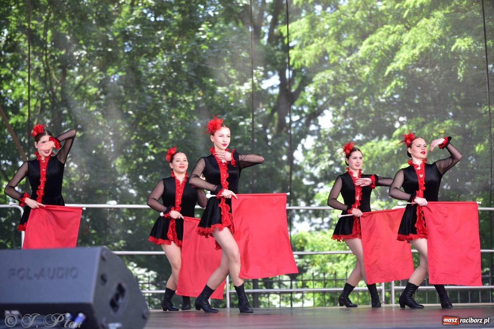 Zdjęcie w galerii na portalu naszraciborz.pl: IV raciborski Mażoretkowy Zawrót Głowy [FOTO i WIDEO] wiadomości z regionu