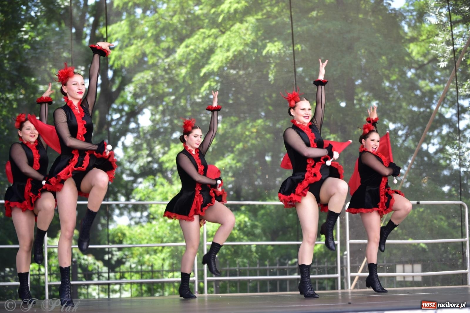 Zdjęcie w galerii na portalu naszraciborz.pl: IV raciborski Mażoretkowy Zawrót Głowy [FOTO i WIDEO] wiadomości z regionu