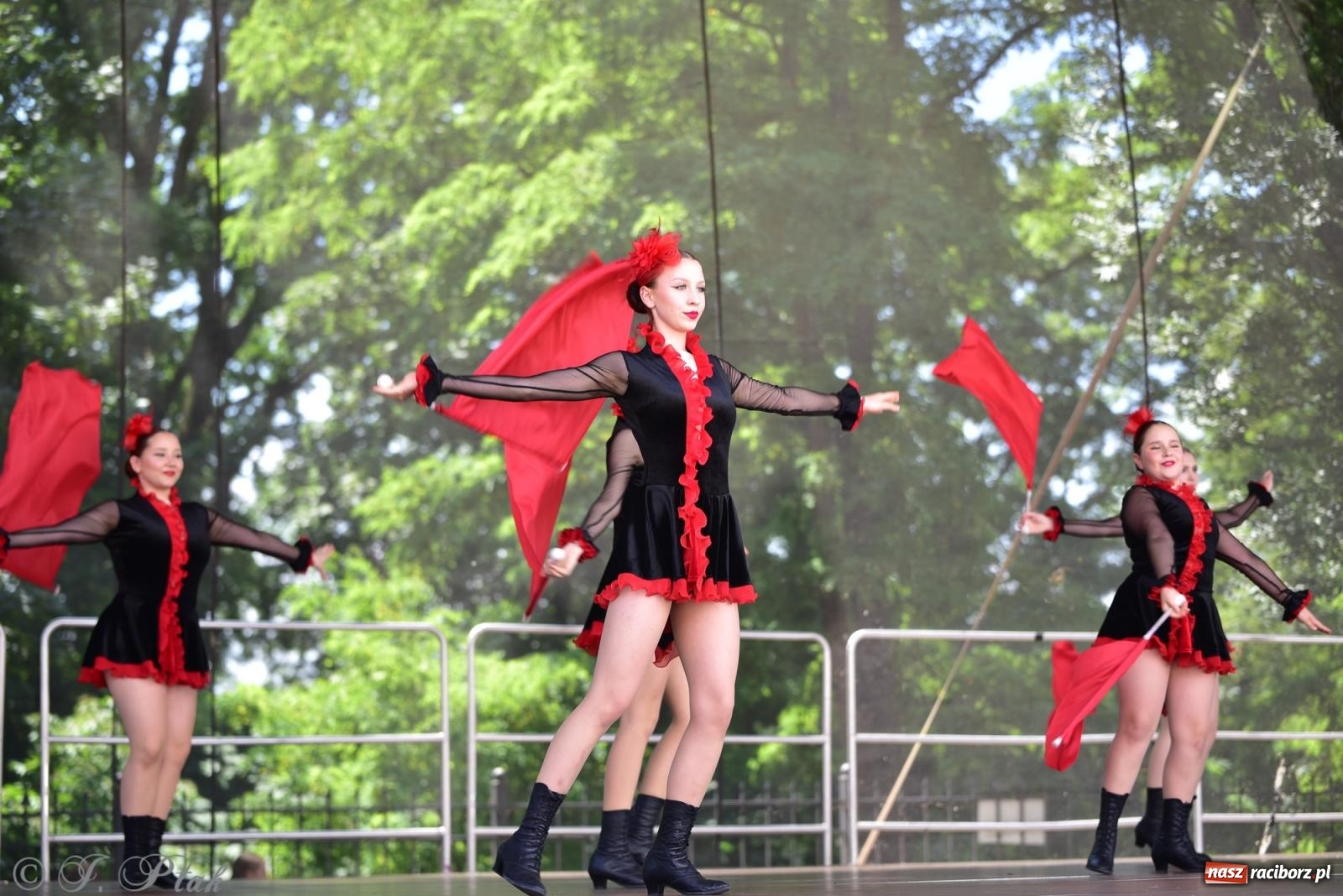 Zdjęcie w galerii na portalu naszraciborz.pl: IV raciborski Mażoretkowy Zawrót Głowy [FOTO i WIDEO] wiadomości z regionu