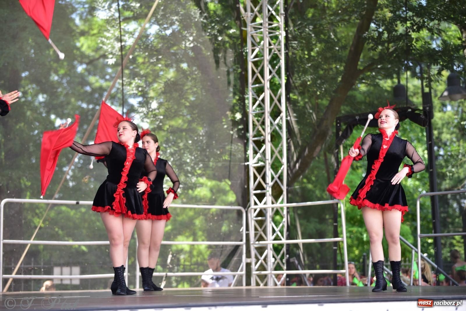 Zdjęcie w galerii na portalu naszraciborz.pl: IV raciborski Mażoretkowy Zawrót Głowy [FOTO i WIDEO] wiadomości z regionu