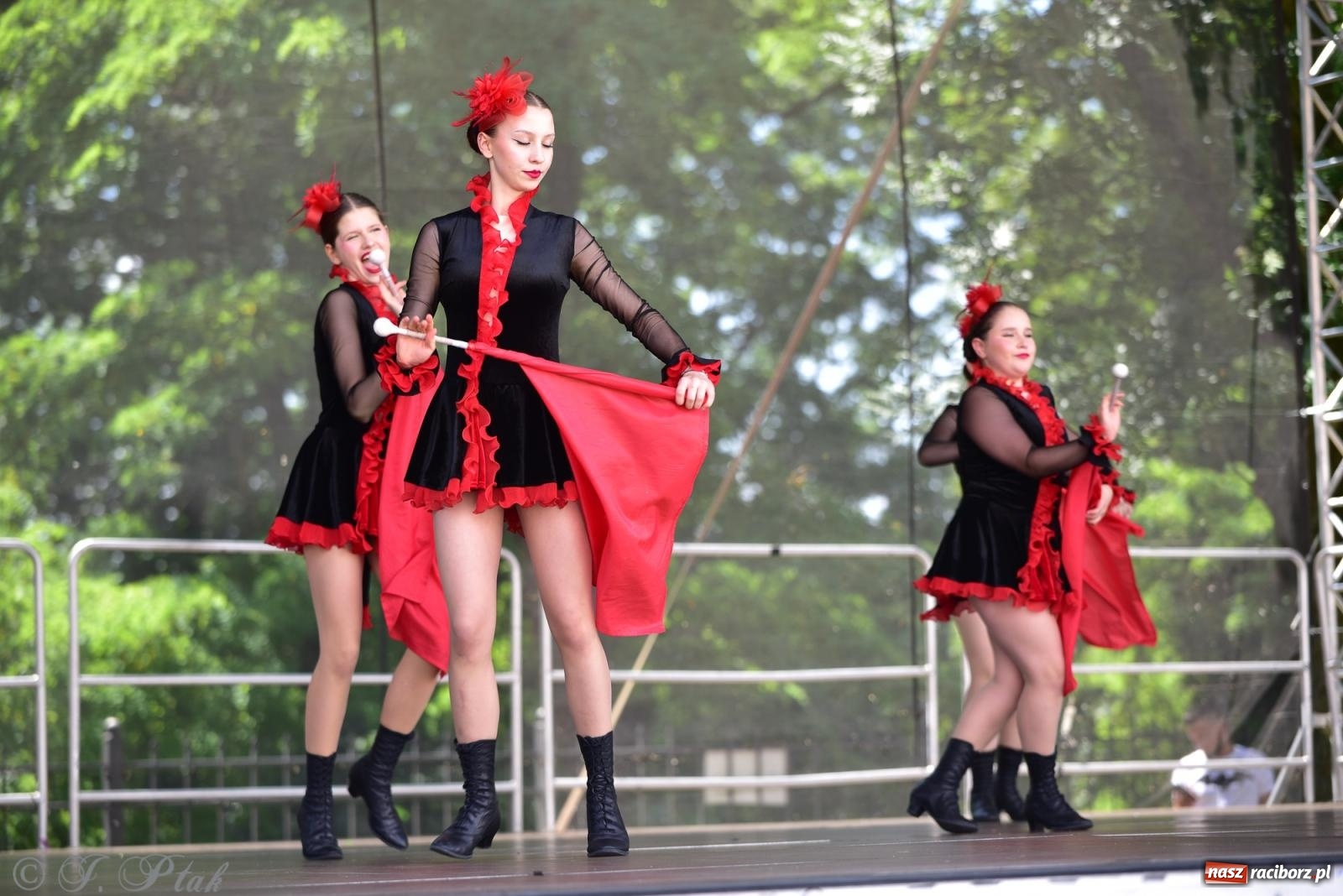 Zdjęcie w galerii na portalu naszraciborz.pl: IV raciborski Mażoretkowy Zawrót Głowy [FOTO i WIDEO] wiadomości z regionu