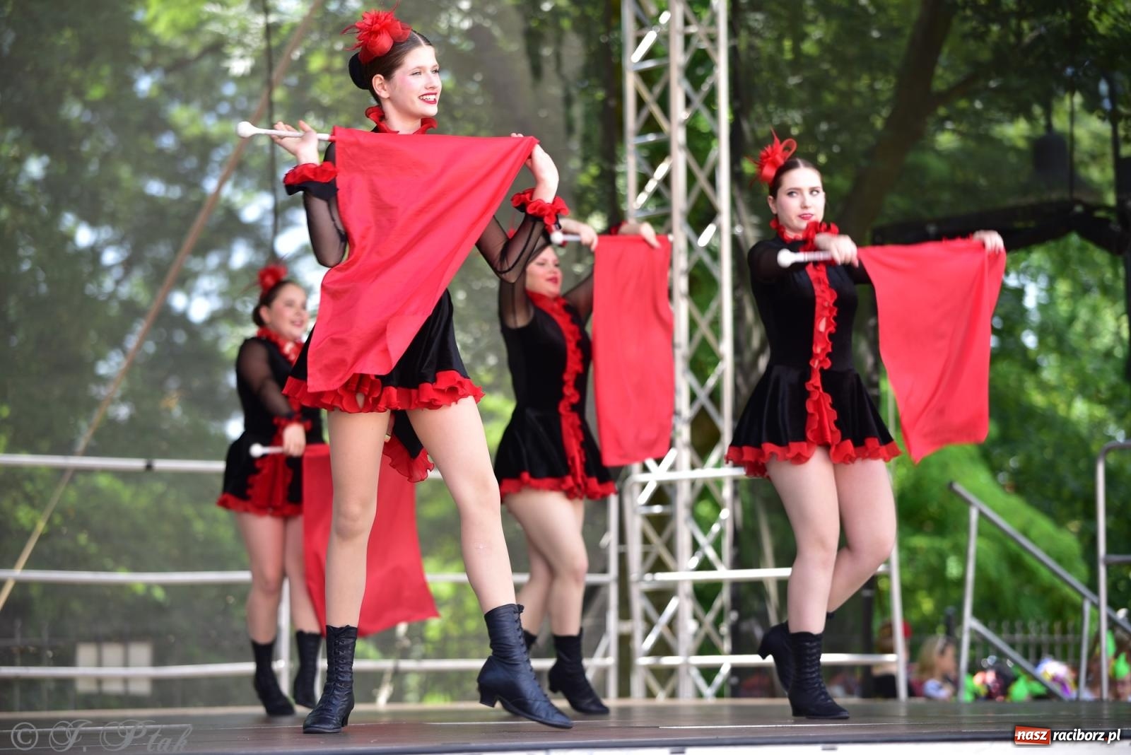 Zdjęcie w galerii na portalu naszraciborz.pl: IV raciborski Mażoretkowy Zawrót Głowy [FOTO i WIDEO] wiadomości z regionu