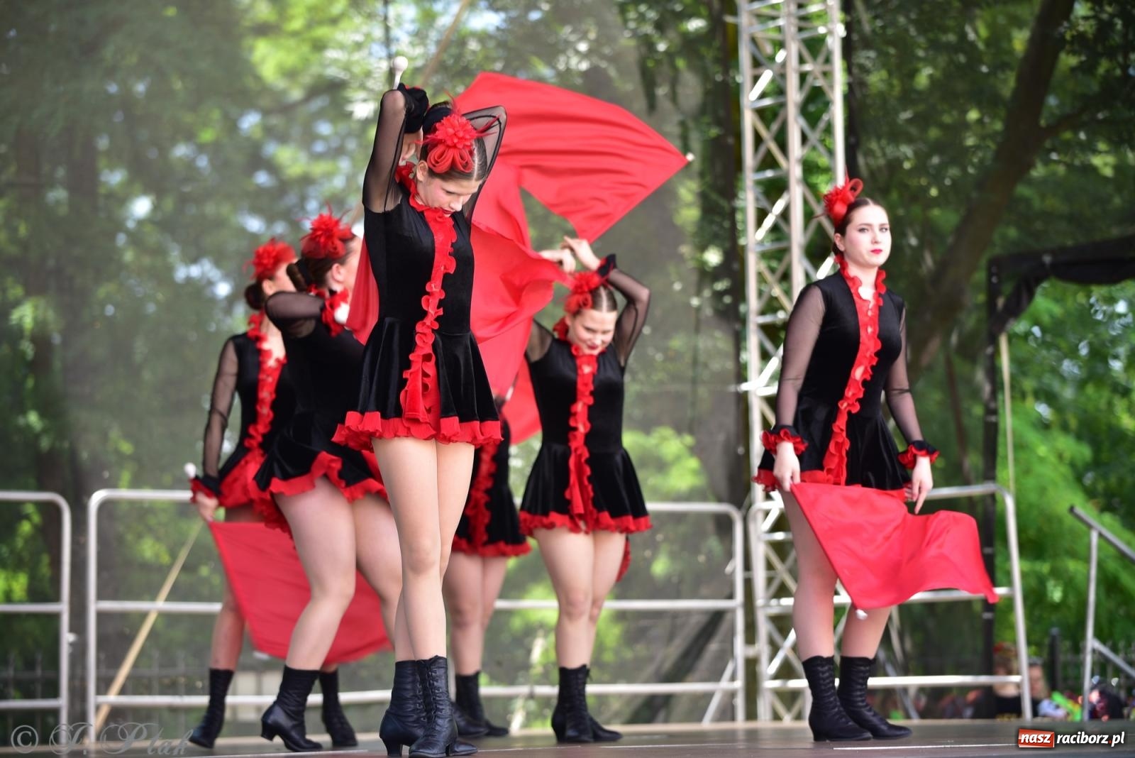 Zdjęcie w galerii na portalu naszraciborz.pl: IV raciborski Mażoretkowy Zawrót Głowy [FOTO i WIDEO] wiadomości z regionu