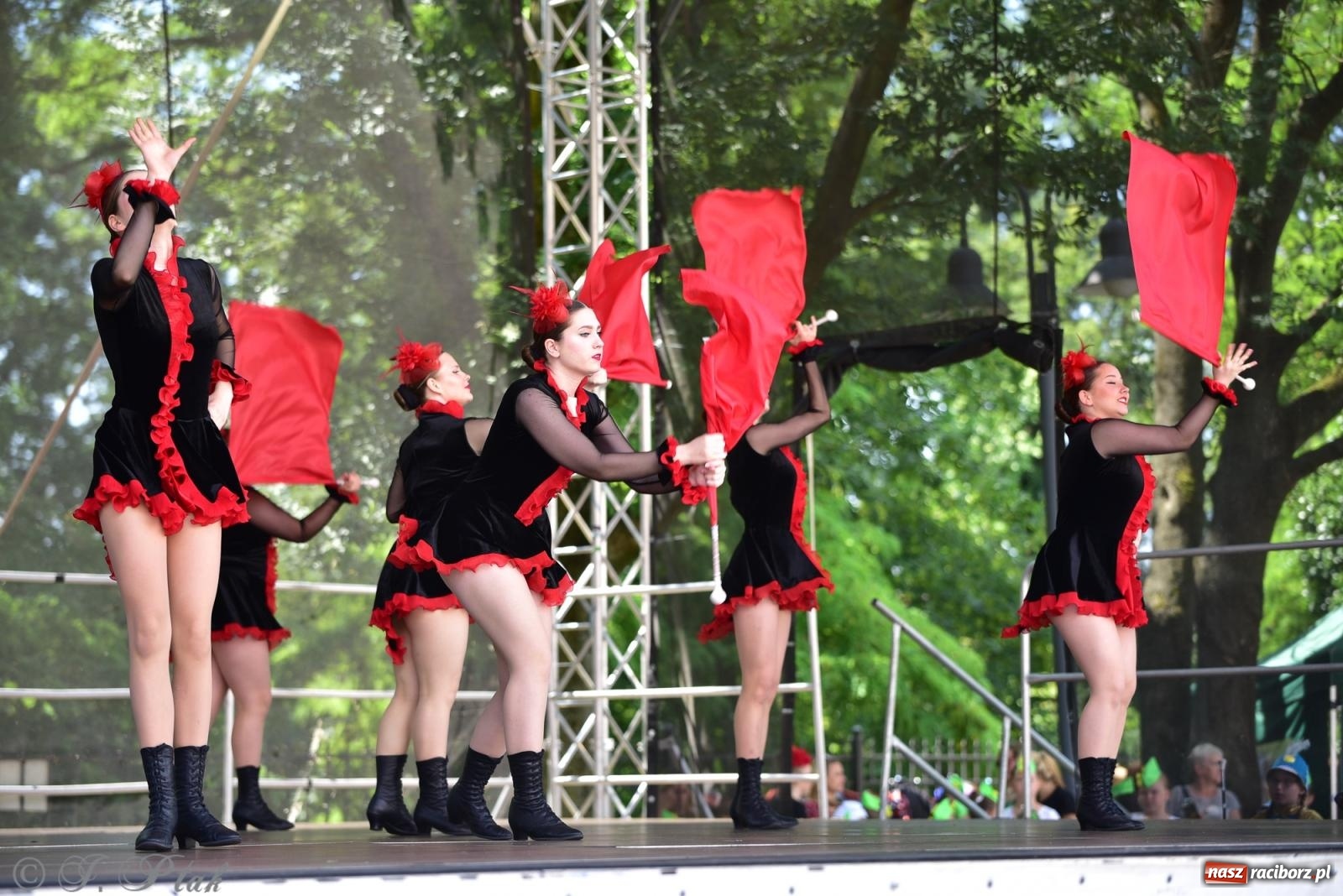 Zdjęcie w galerii na portalu naszraciborz.pl: IV raciborski Mażoretkowy Zawrót Głowy [FOTO i WIDEO] wiadomości z regionu