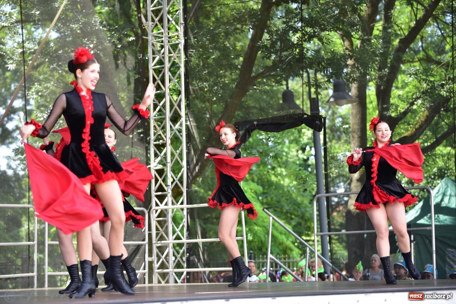 Zdjęcie w galerii na portalu naszraciborz.pl: IV raciborski Mażoretkowy Zawrót Głowy [FOTO i WIDEO] wiadomości z regionu