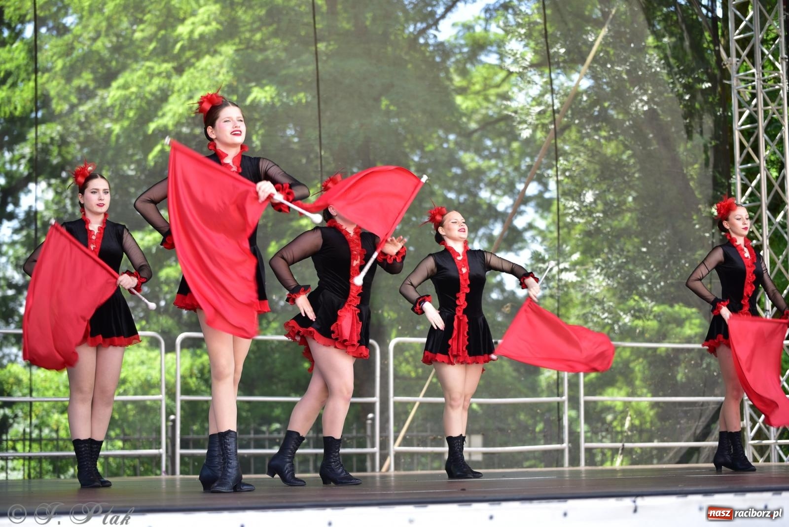 Zdjęcie w galerii na portalu naszraciborz.pl: IV raciborski Mażoretkowy Zawrót Głowy [FOTO i WIDEO] wiadomości z regionu