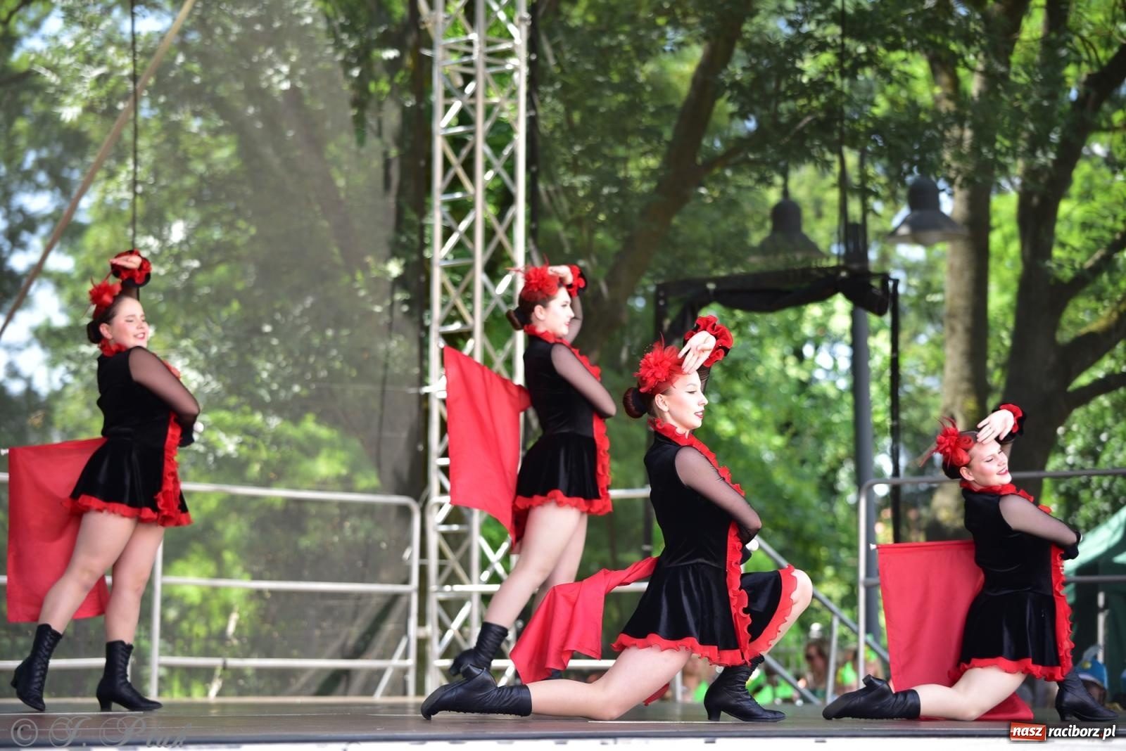 Zdjęcie w galerii na portalu naszraciborz.pl: IV raciborski Mażoretkowy Zawrót Głowy [FOTO i WIDEO] wiadomości z regionu