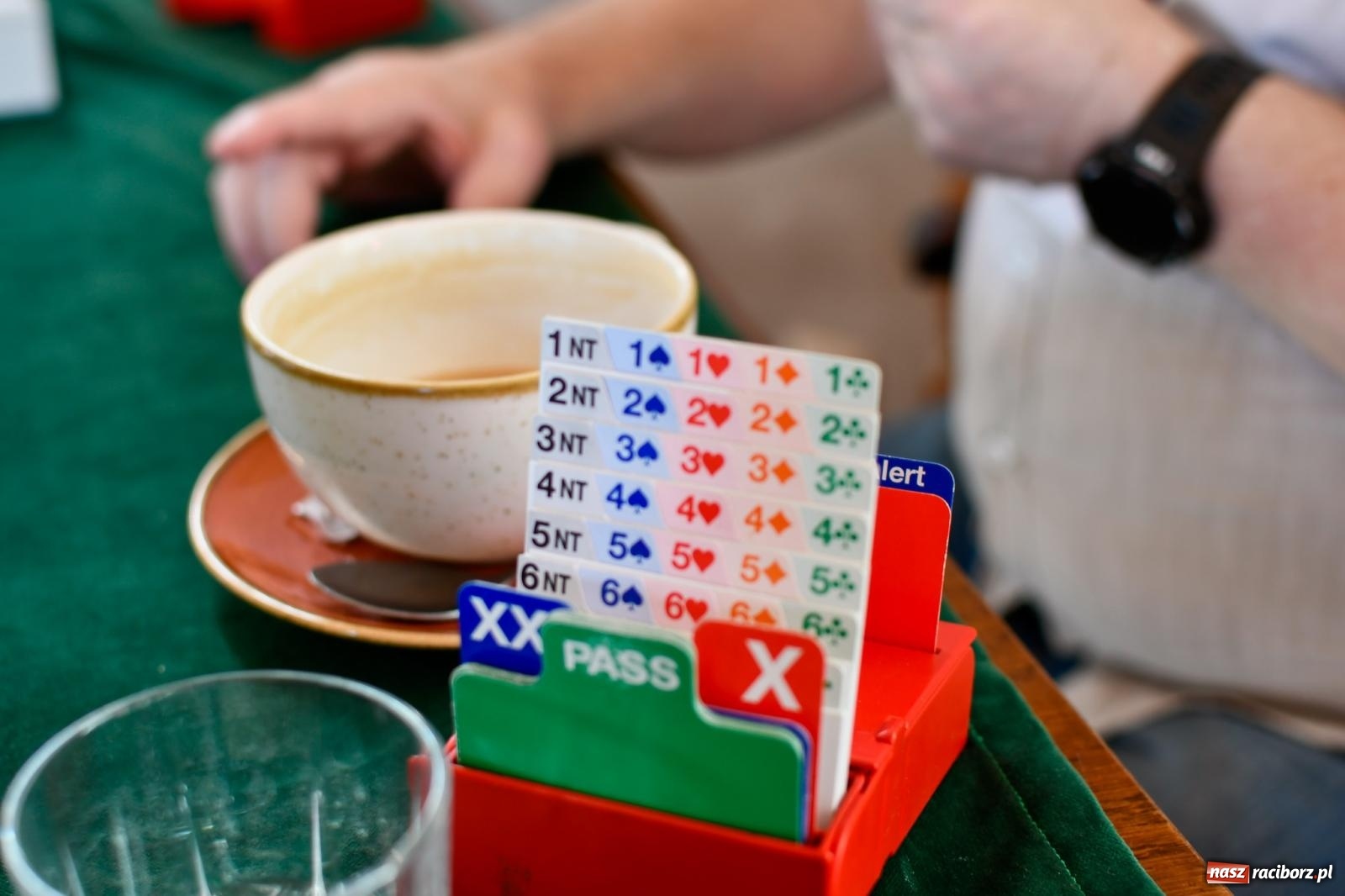 Zdjęcie w galerii na portalu naszraciborz.pl: Barbara Larysz i Michał Bąk z Pucharem Prezydenta wiadomości z regionu