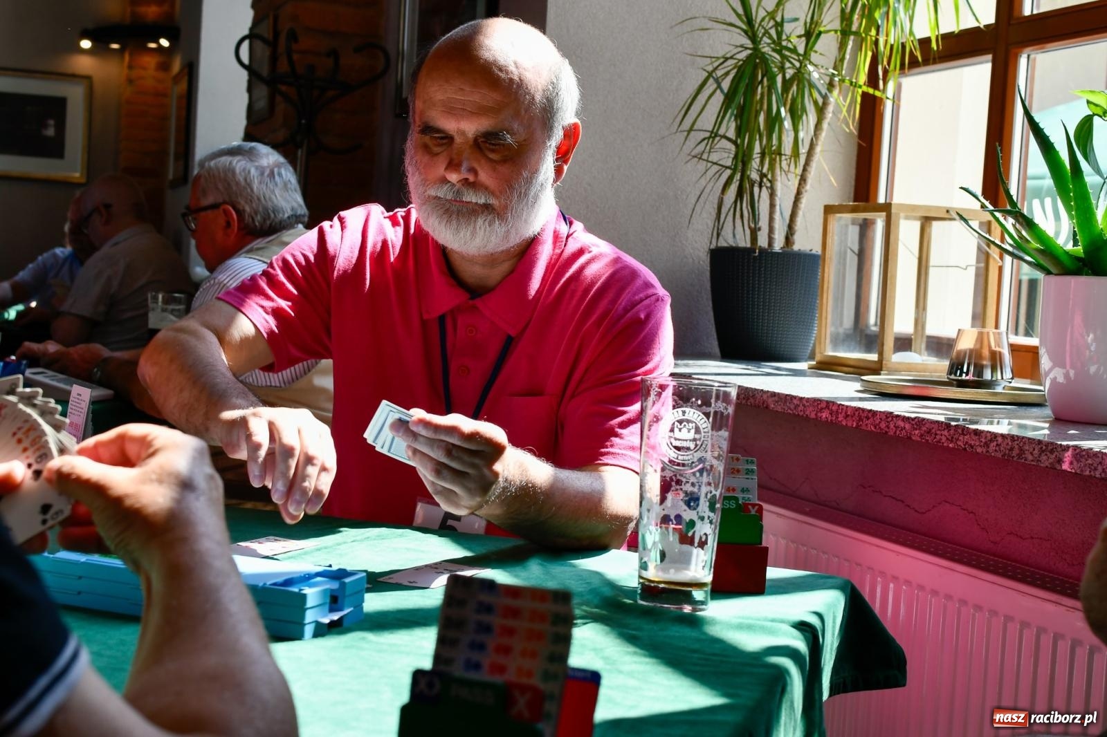 Zdjęcie w galerii na portalu naszraciborz.pl: Barbara Larysz i Michał Bąk z Pucharem Prezydenta wiadomości z regionu