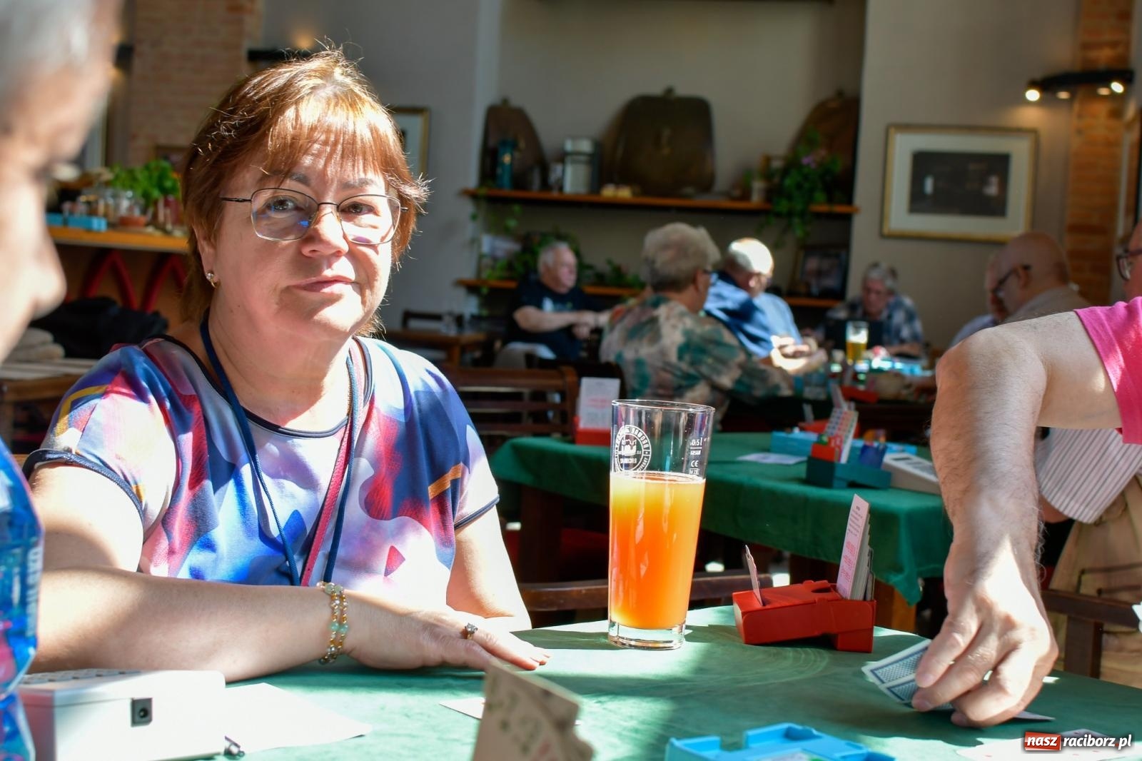 Zdjęcie w galerii na portalu naszraciborz.pl: Barbara Larysz i Michał Bąk z Pucharem Prezydenta wiadomości z regionu