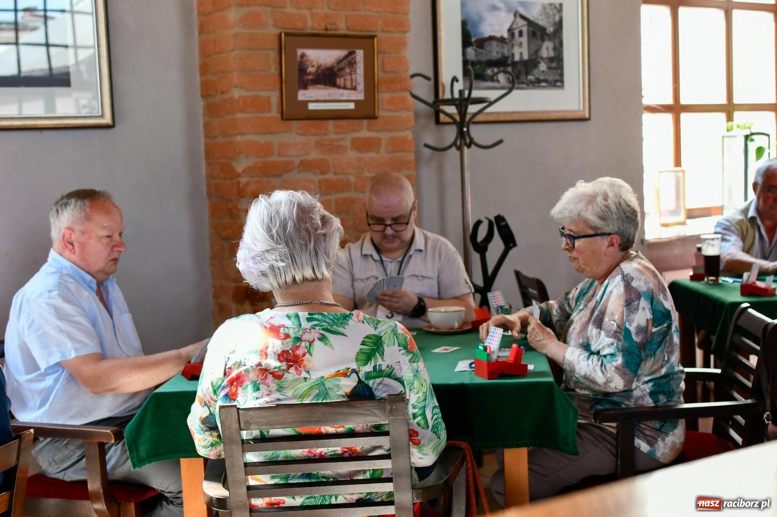 Zdjęcie w galerii na portalu naszraciborz.pl: Barbara Larysz i Michał Bąk z Pucharem Prezydenta wiadomości z regionu