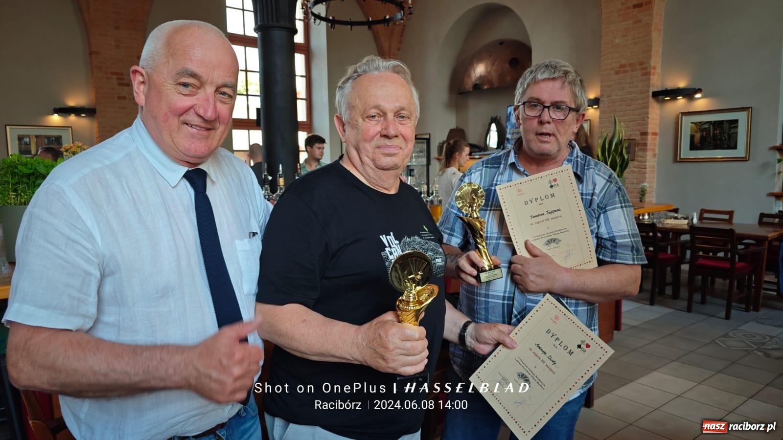 Zdjęcie w galerii na portalu naszraciborz.pl: Barbara Larysz i Michał Bąk z Pucharem Prezydenta wiadomości z regionu