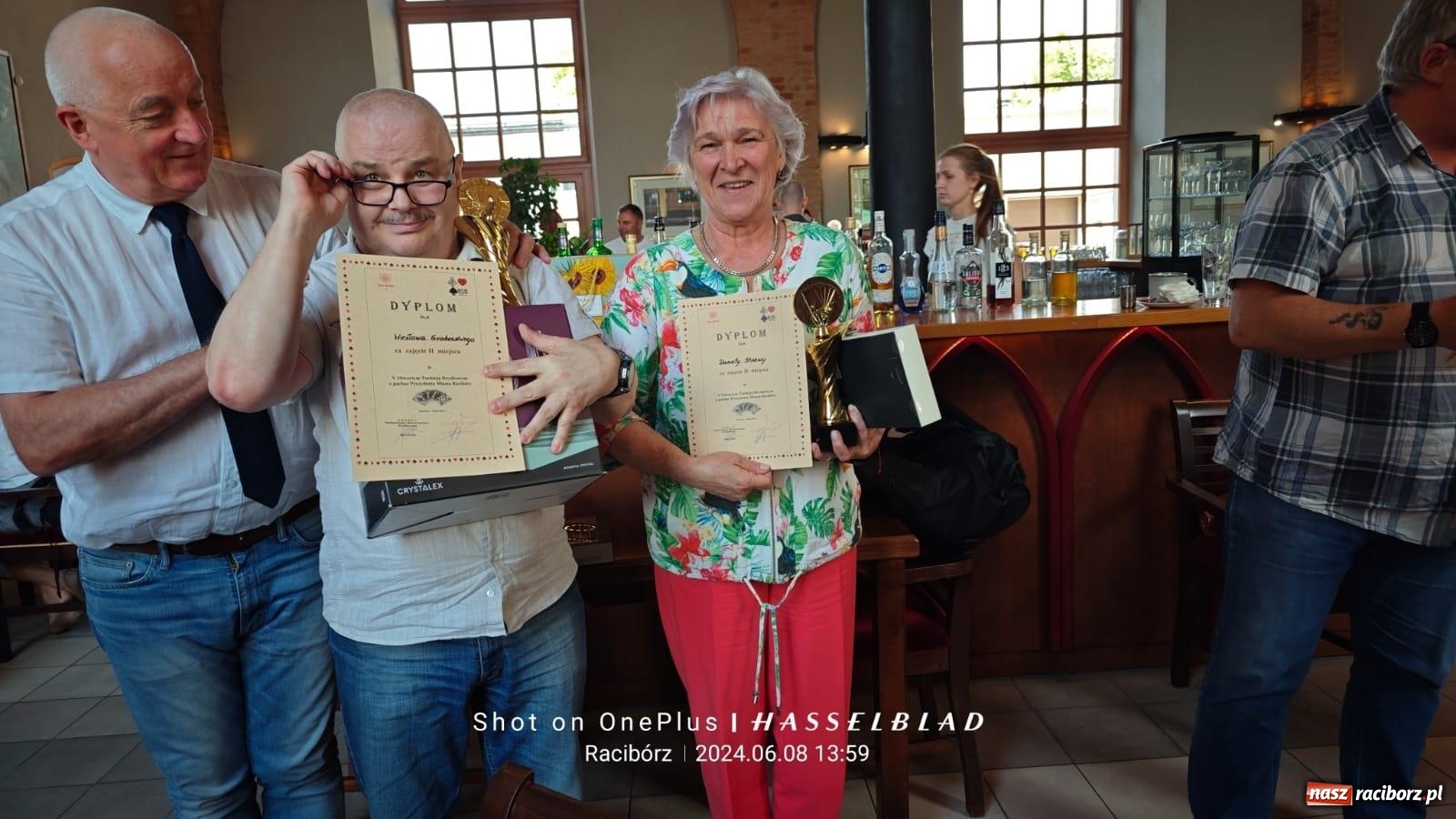 Zdjęcie w galerii na portalu naszraciborz.pl: Barbara Larysz i Michał Bąk z Pucharem Prezydenta wiadomości z regionu