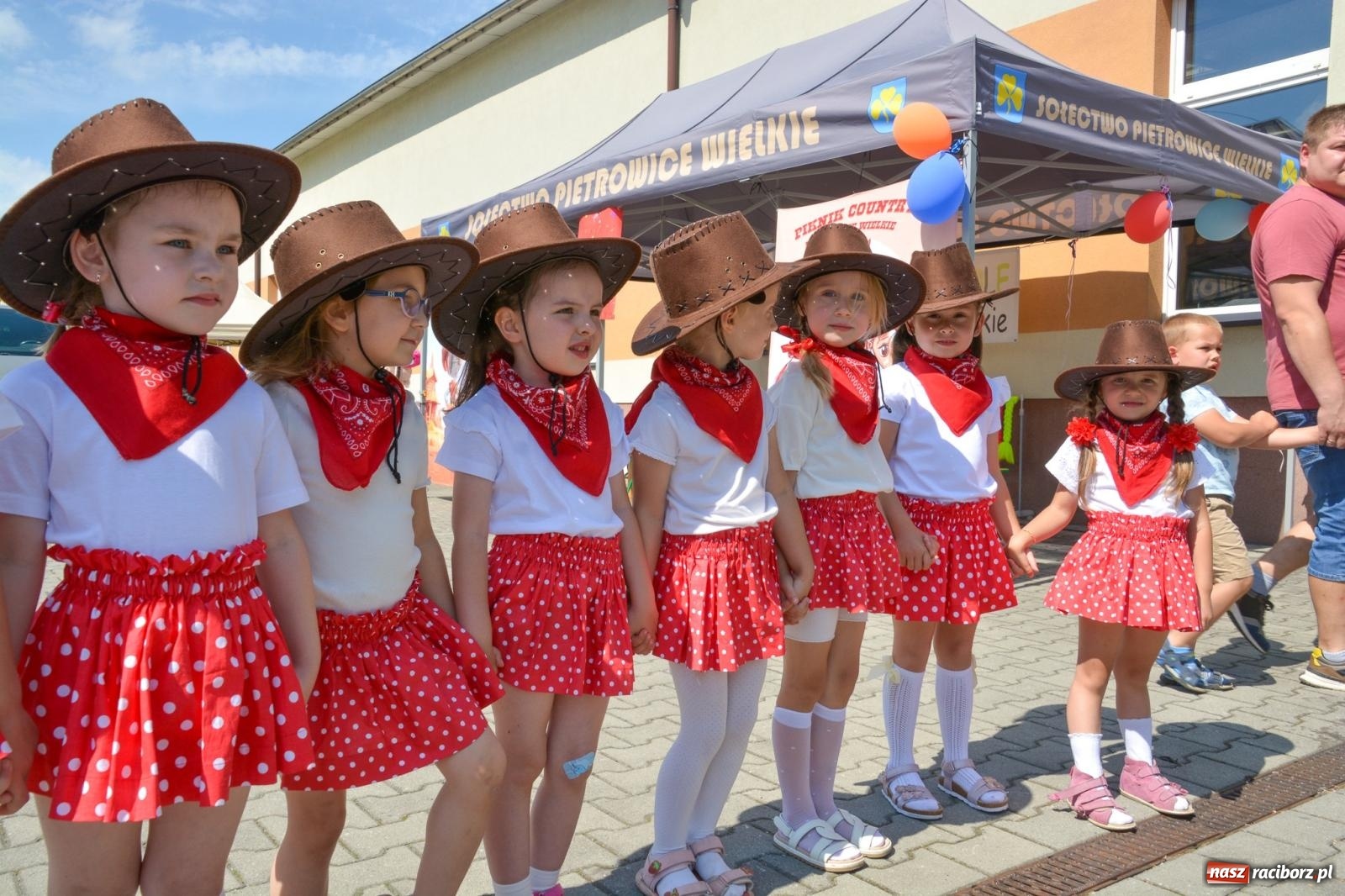 Zdjęcie w galerii na portalu naszraciborz.pl: Pietrowicki Dzień Dziecka na Dzikim Zachodzie wiadomości z regionu