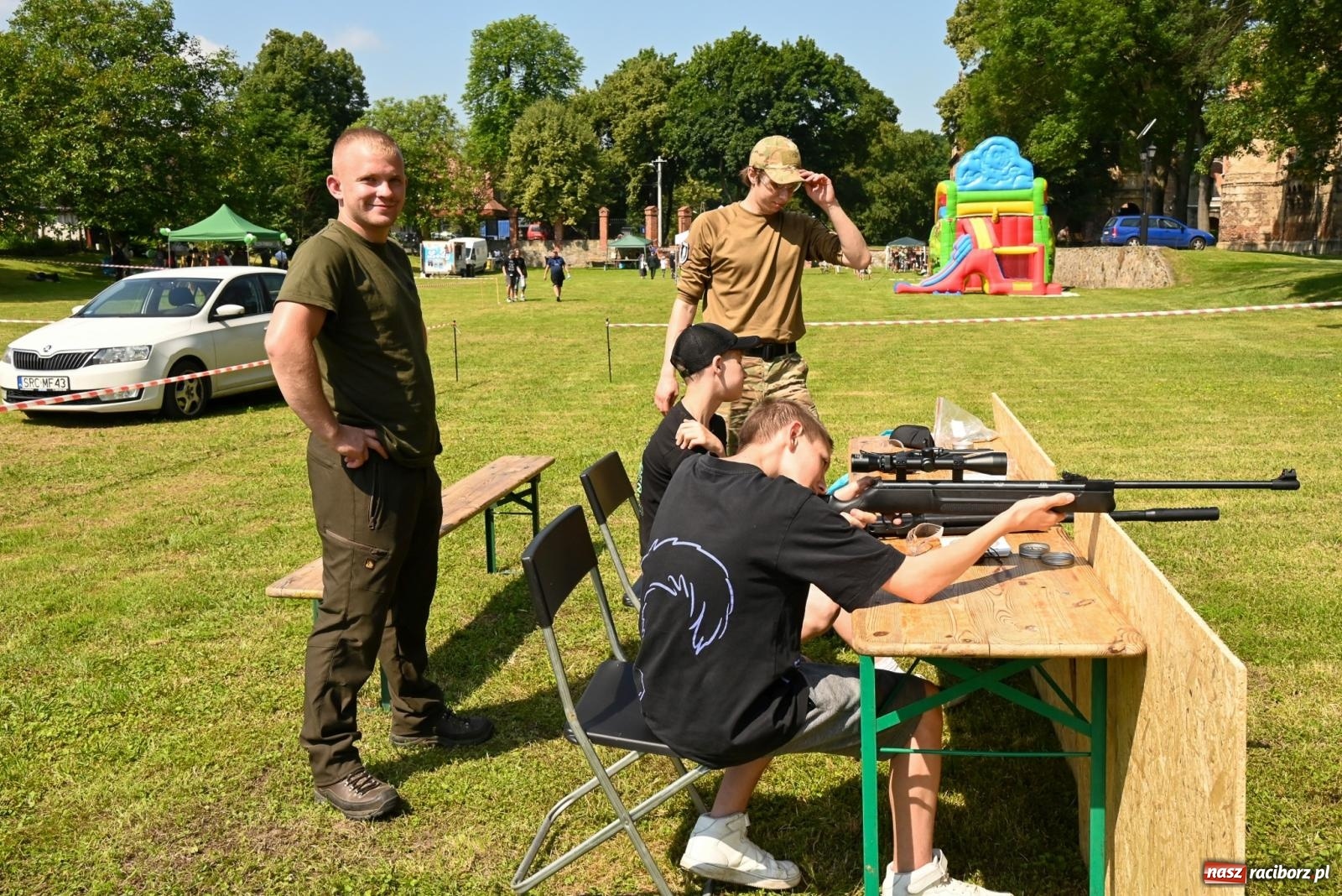 Zdjęcie w galerii na portalu naszraciborz.pl: Przy ruinach w Tworkowie zorganizowano Dzień Dziecka wiadomości z regionu