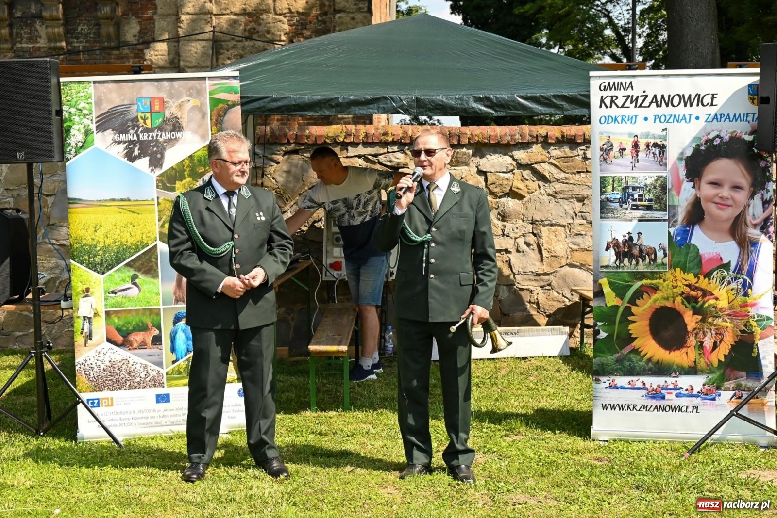 Zdjęcie w galerii na portalu naszraciborz.pl: Przy ruinach w Tworkowie zorganizowano Dzień Dziecka wiadomości z regionu