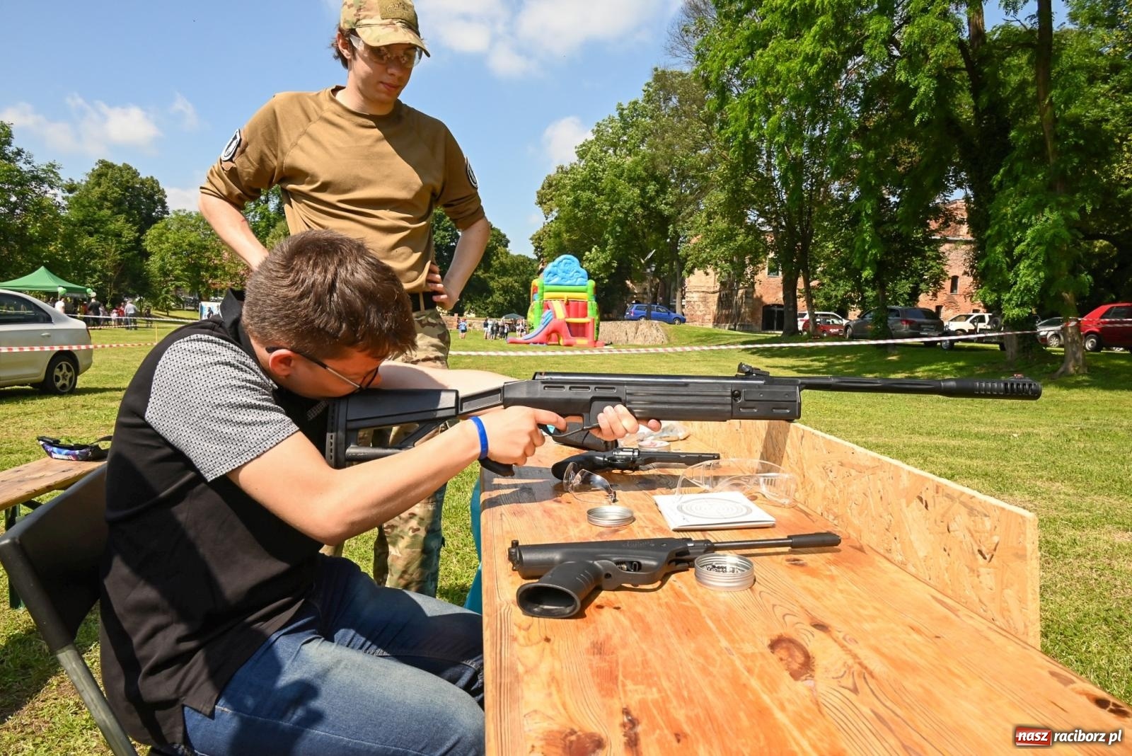 Zdjęcie w galerii na portalu naszraciborz.pl: Przy ruinach w Tworkowie zorganizowano Dzień Dziecka wiadomości z regionu