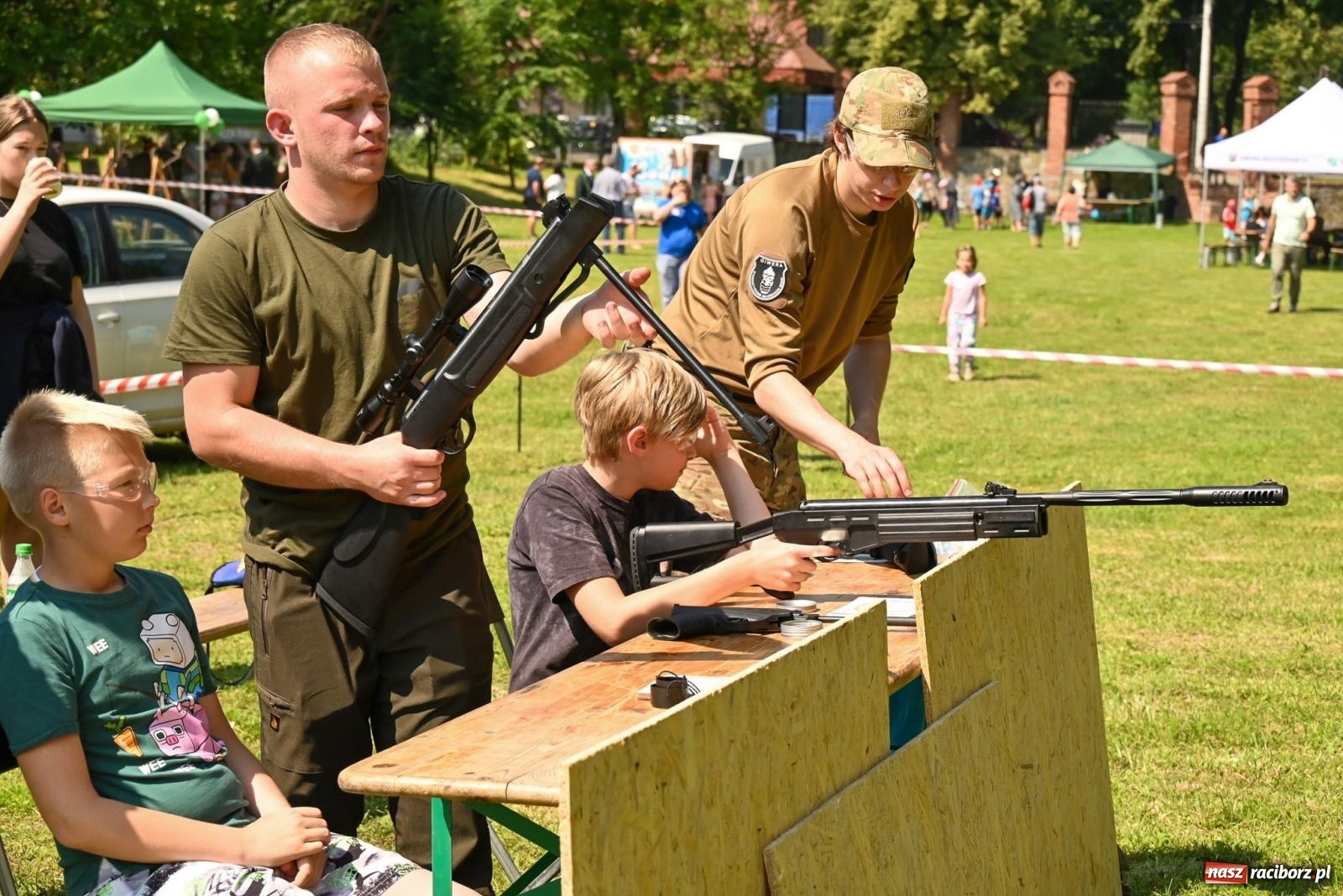 Zdjęcie w galerii na portalu naszraciborz.pl: Przy ruinach w Tworkowie zorganizowano Dzień Dziecka wiadomości z regionu