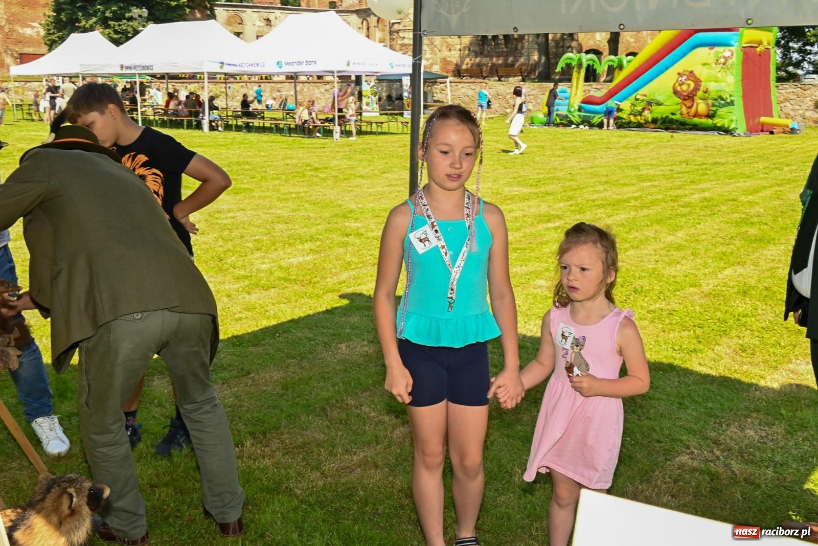 Zdjęcie w galerii na portalu naszraciborz.pl: Przy ruinach w Tworkowie zorganizowano Dzień Dziecka wiadomości z regionu