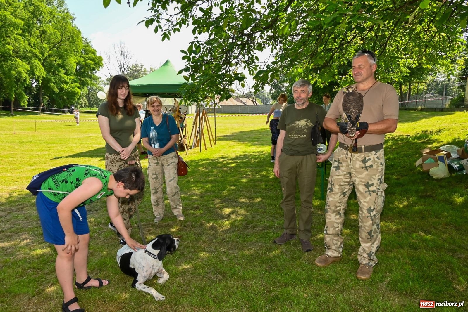 Zdjęcie w galerii na portalu naszraciborz.pl: Przy ruinach w Tworkowie zorganizowano Dzień Dziecka wiadomości z regionu