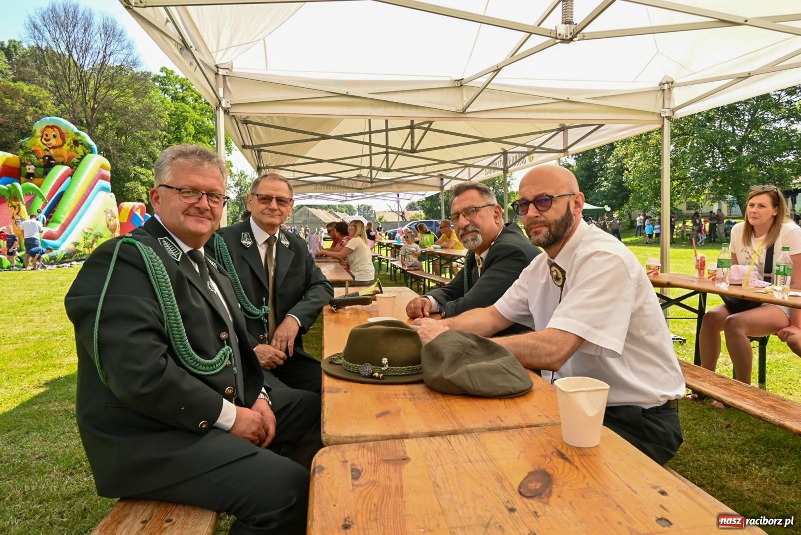 Zdjęcie w galerii na portalu naszraciborz.pl: Przy ruinach w Tworkowie zorganizowano Dzień Dziecka wiadomości z regionu