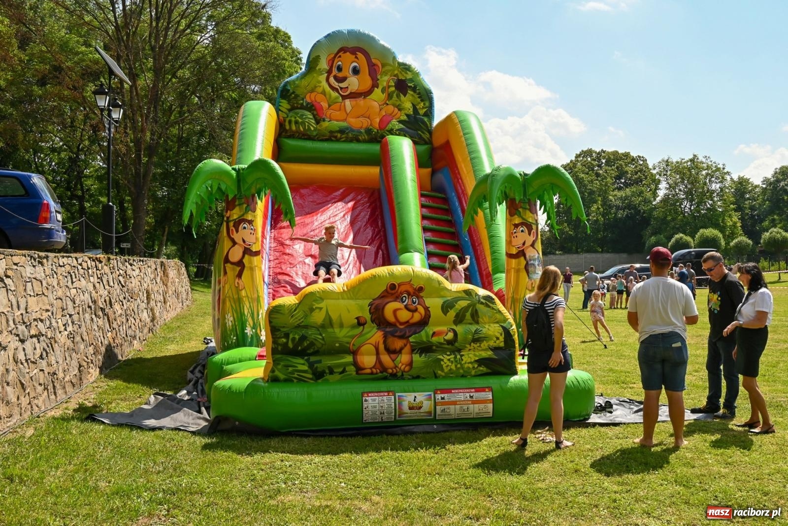Zdjęcie w galerii na portalu naszraciborz.pl: Przy ruinach w Tworkowie zorganizowano Dzień Dziecka wiadomości z regionu