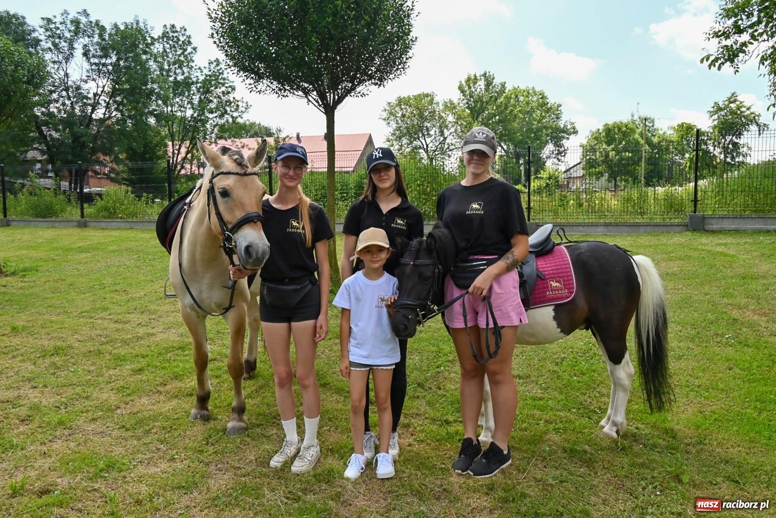 Zdjęcie w galerii na portalu naszraciborz.pl: Przy ruinach w Tworkowie zorganizowano Dzień Dziecka wiadomości z regionu