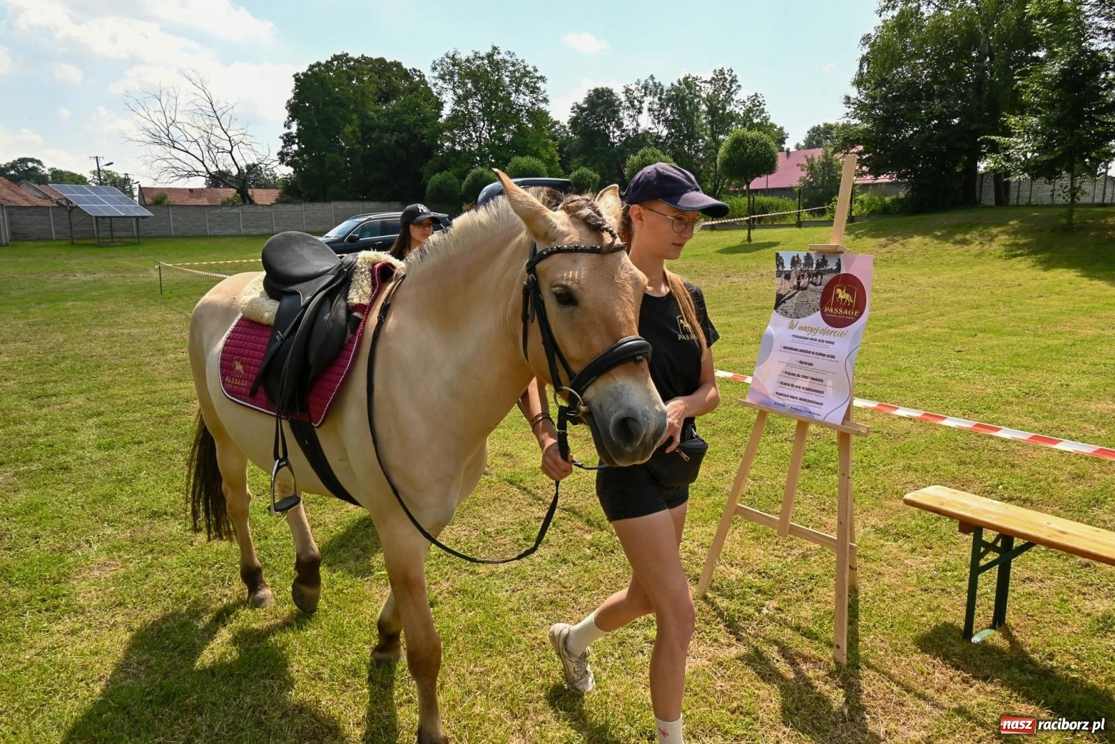 Zdjęcie w galerii na portalu naszraciborz.pl: Przy ruinach w Tworkowie zorganizowano Dzień Dziecka wiadomości z regionu