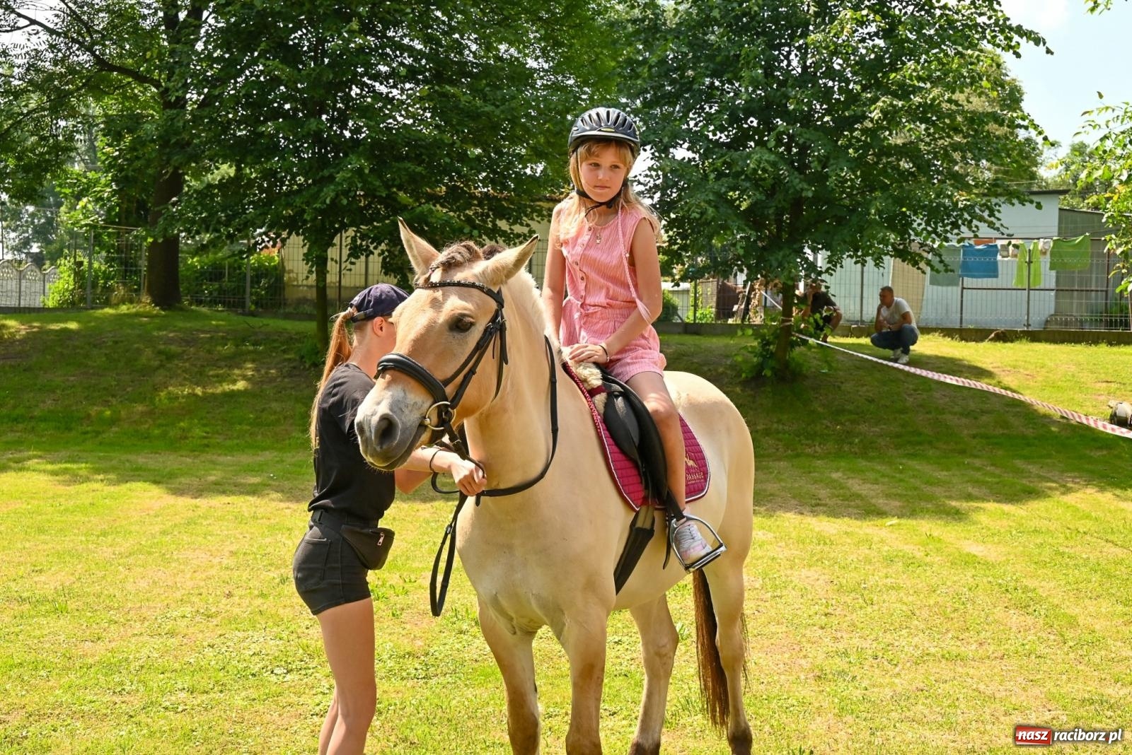 Zdjęcie w galerii na portalu naszraciborz.pl: Przy ruinach w Tworkowie zorganizowano Dzień Dziecka wiadomości z regionu