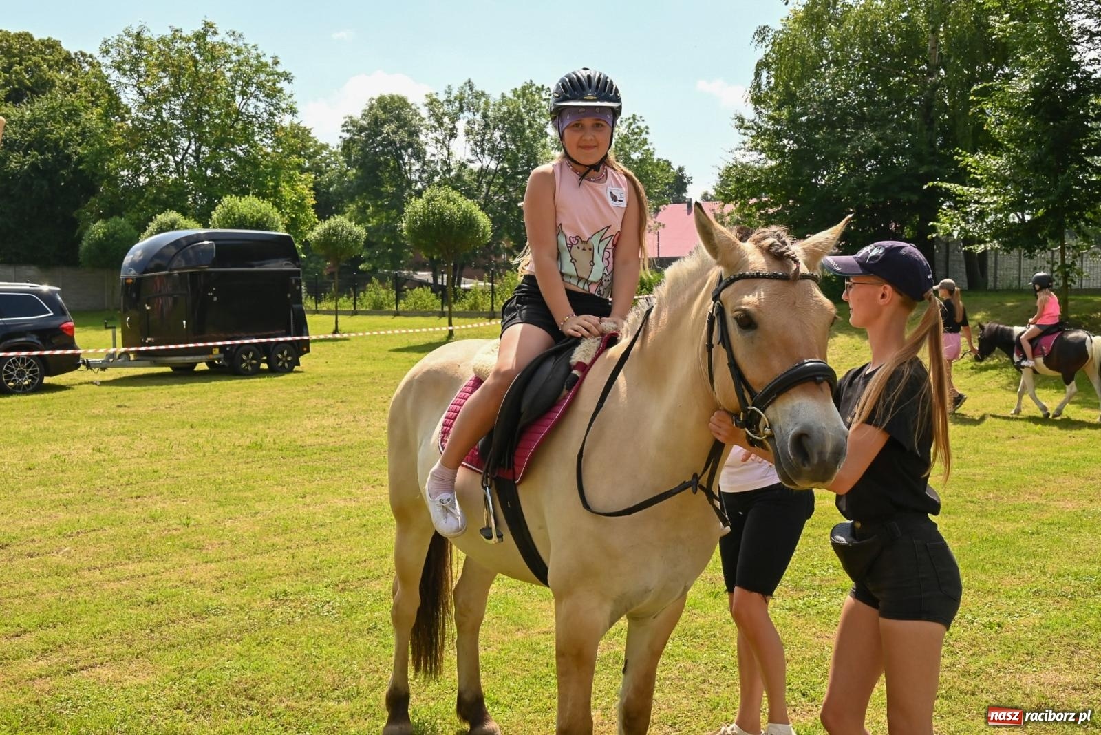 Zdjęcie w galerii na portalu naszraciborz.pl: Przy ruinach w Tworkowie zorganizowano Dzień Dziecka wiadomości z regionu