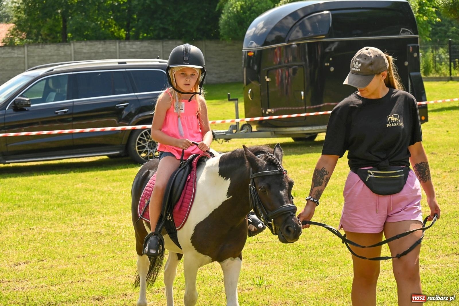 Zdjęcie w galerii na portalu naszraciborz.pl: Przy ruinach w Tworkowie zorganizowano Dzień Dziecka wiadomości z regionu