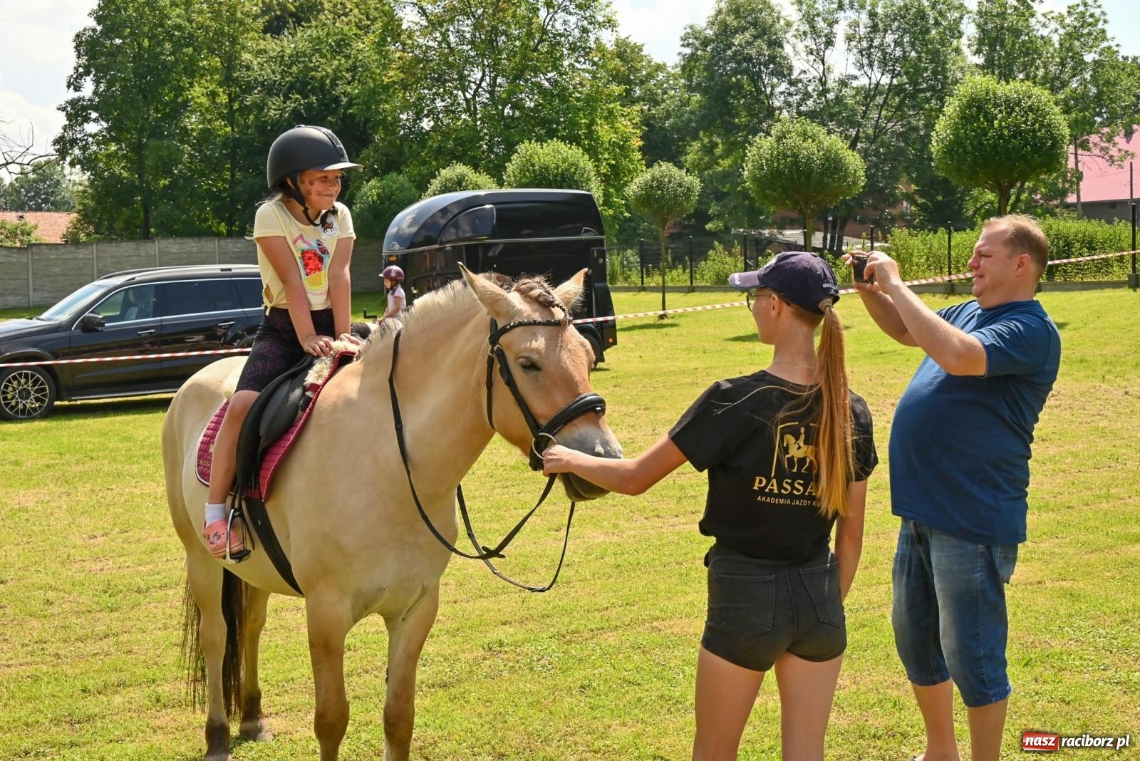 Zdjęcie w galerii na portalu naszraciborz.pl: Przy ruinach w Tworkowie zorganizowano Dzień Dziecka wiadomości z regionu
