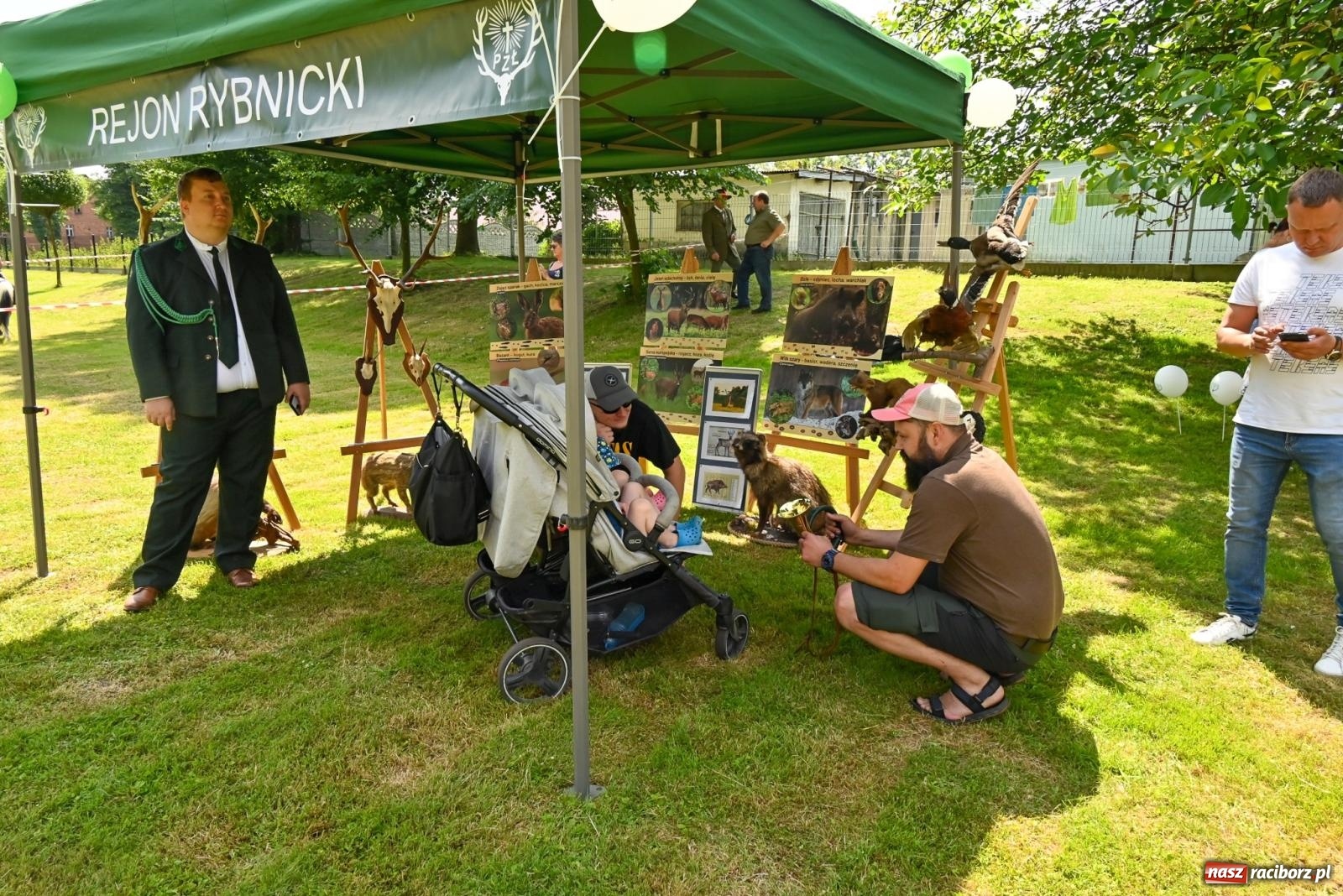 Zdjęcie w galerii na portalu naszraciborz.pl: Przy ruinach w Tworkowie zorganizowano Dzień Dziecka wiadomości z regionu