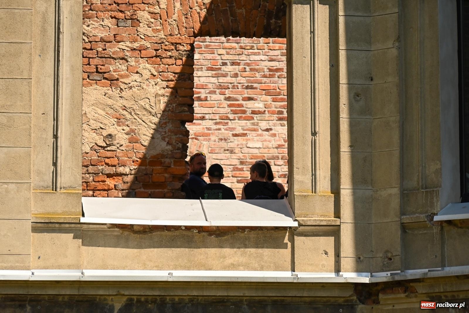 Zdjęcie w galerii na portalu naszraciborz.pl: Przy ruinach w Tworkowie zorganizowano Dzień Dziecka wiadomości z regionu