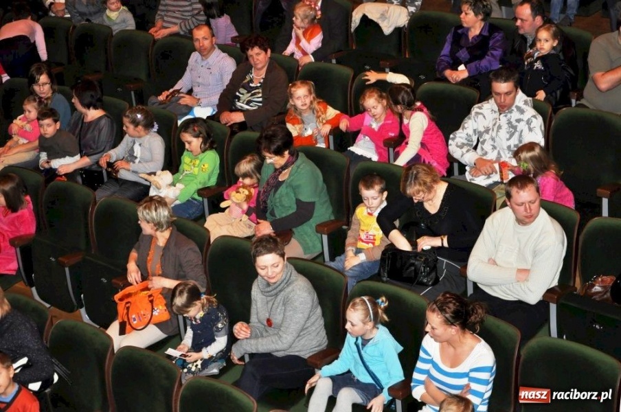 Zdjęcie w galerii na portalu naszraciborz.pl: Tygrysek Pietrek bawił najmłodszych wiadomości z regionu