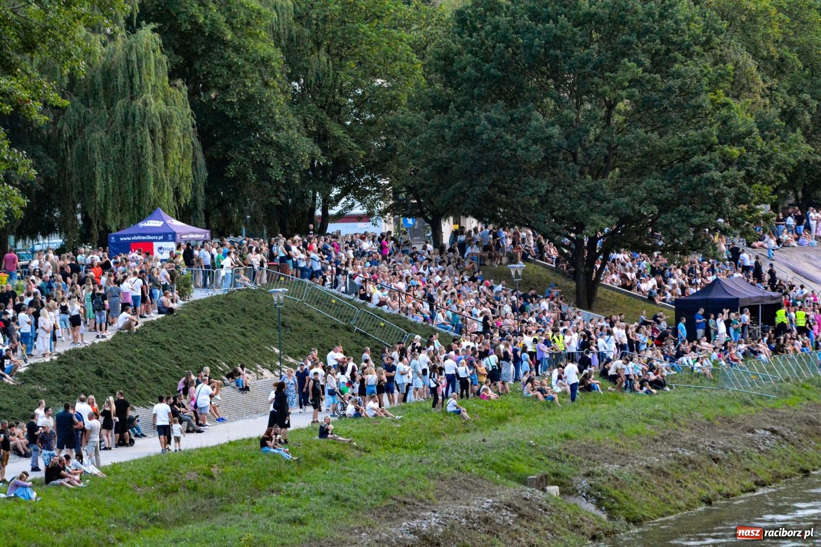 Zdjęcie w galerii na portalu naszraciborz.pl: BARANOVSKI gwiazdą Dni Raciborza. Koncert nad Odrą [FOTO i WIDEO] wiadomości z regionu