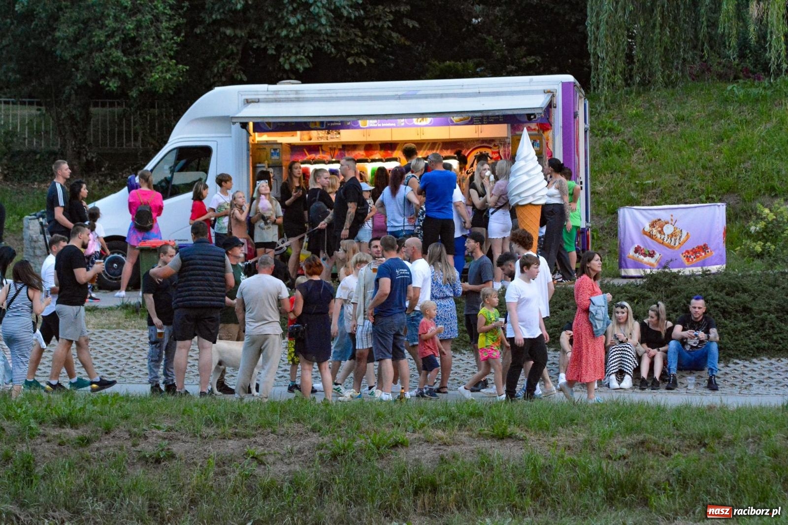 Zdjęcie w galerii na portalu naszraciborz.pl: BARANOVSKI gwiazdą Dni Raciborza. Koncert nad Odrą [FOTO i WIDEO] wiadomości z regionu