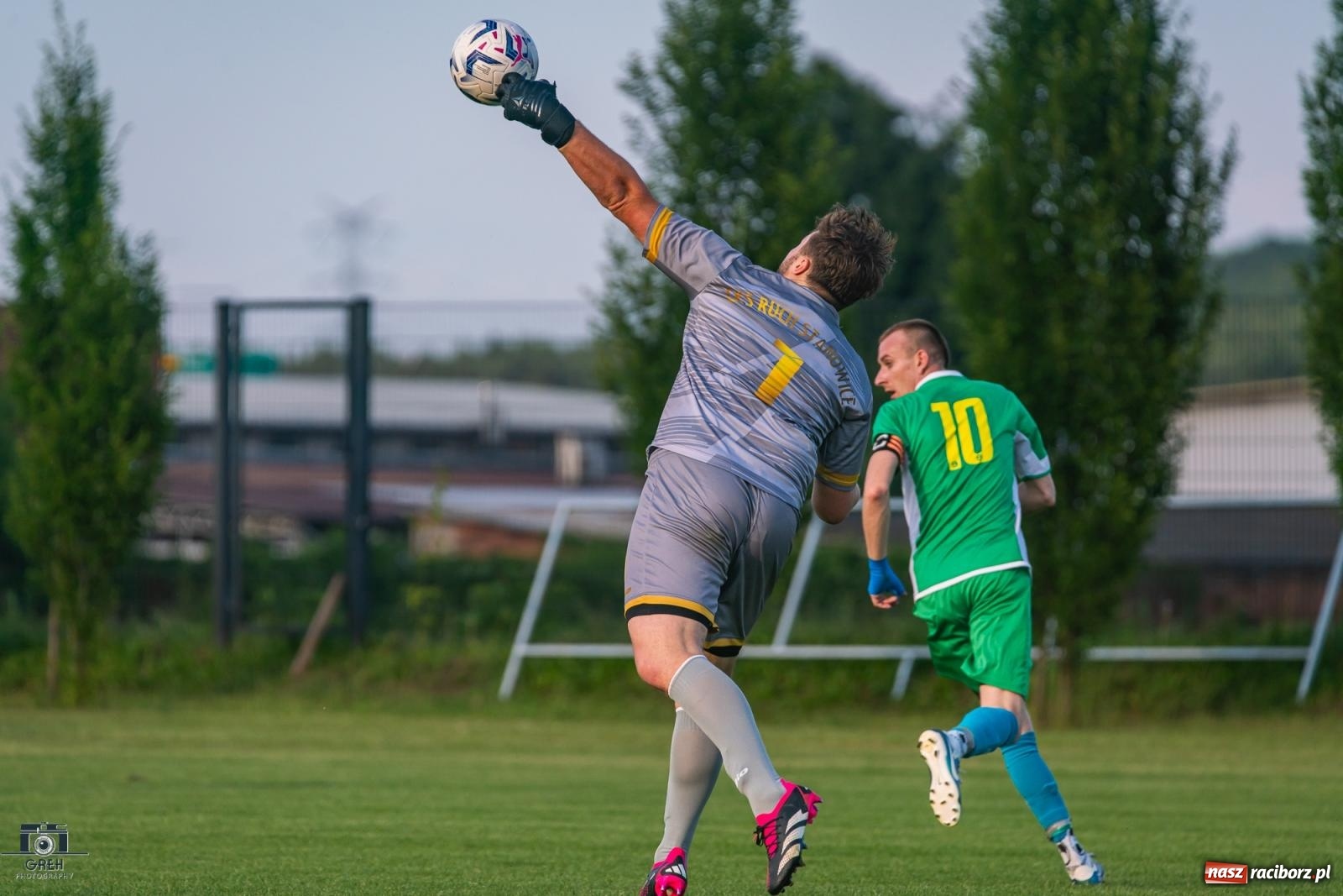 Zdjęcie w galerii na portalu naszraciborz.pl: Unia kontra Ruch. Strzelanina przy Srebrnej [FOTO] wiadomości z regionu