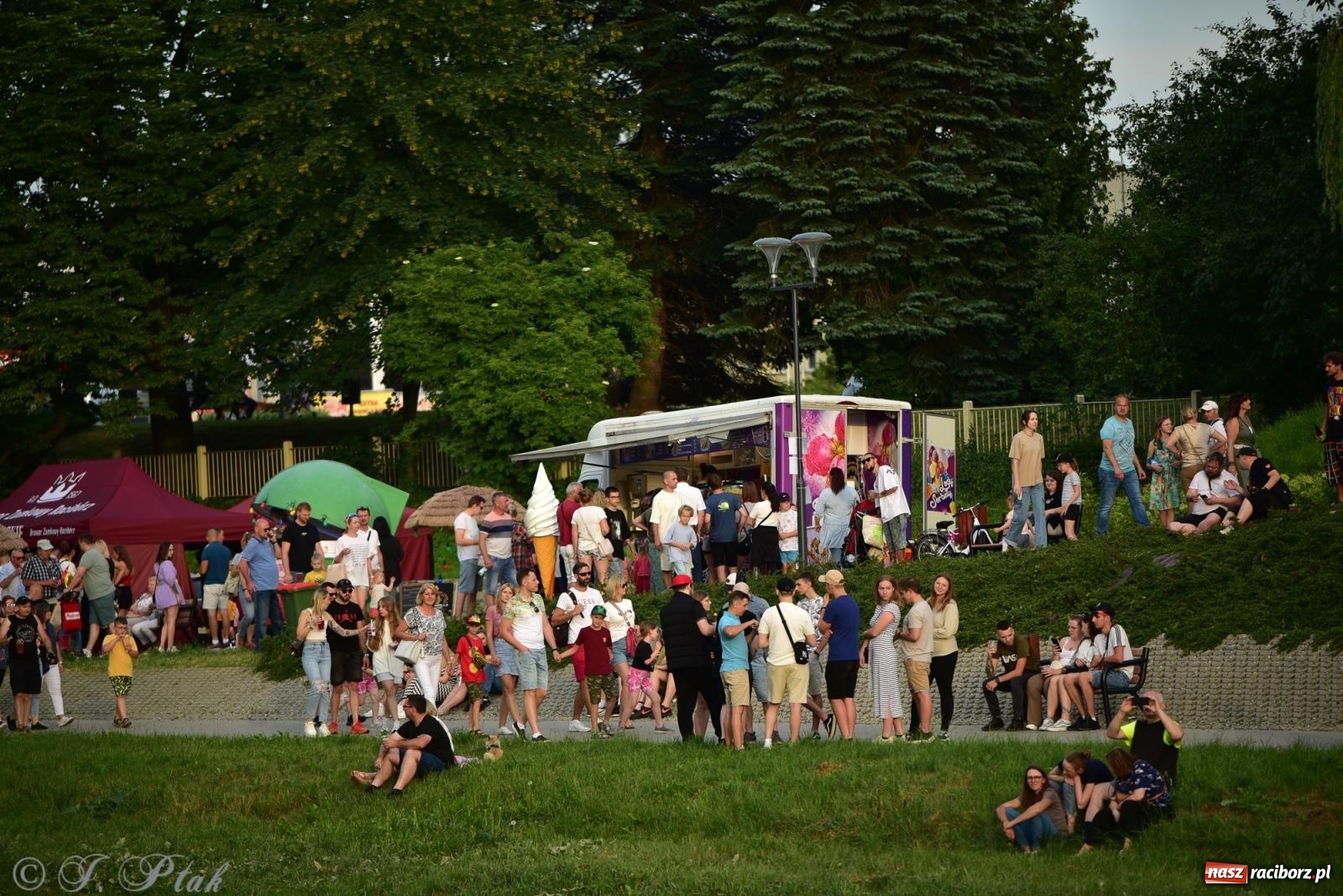 Zdjęcie w galerii na portalu naszraciborz.pl: Vixen i Baranovski - sobota na raciborskich bulwarach [FOTO i WIDEO] wiadomości z regionu